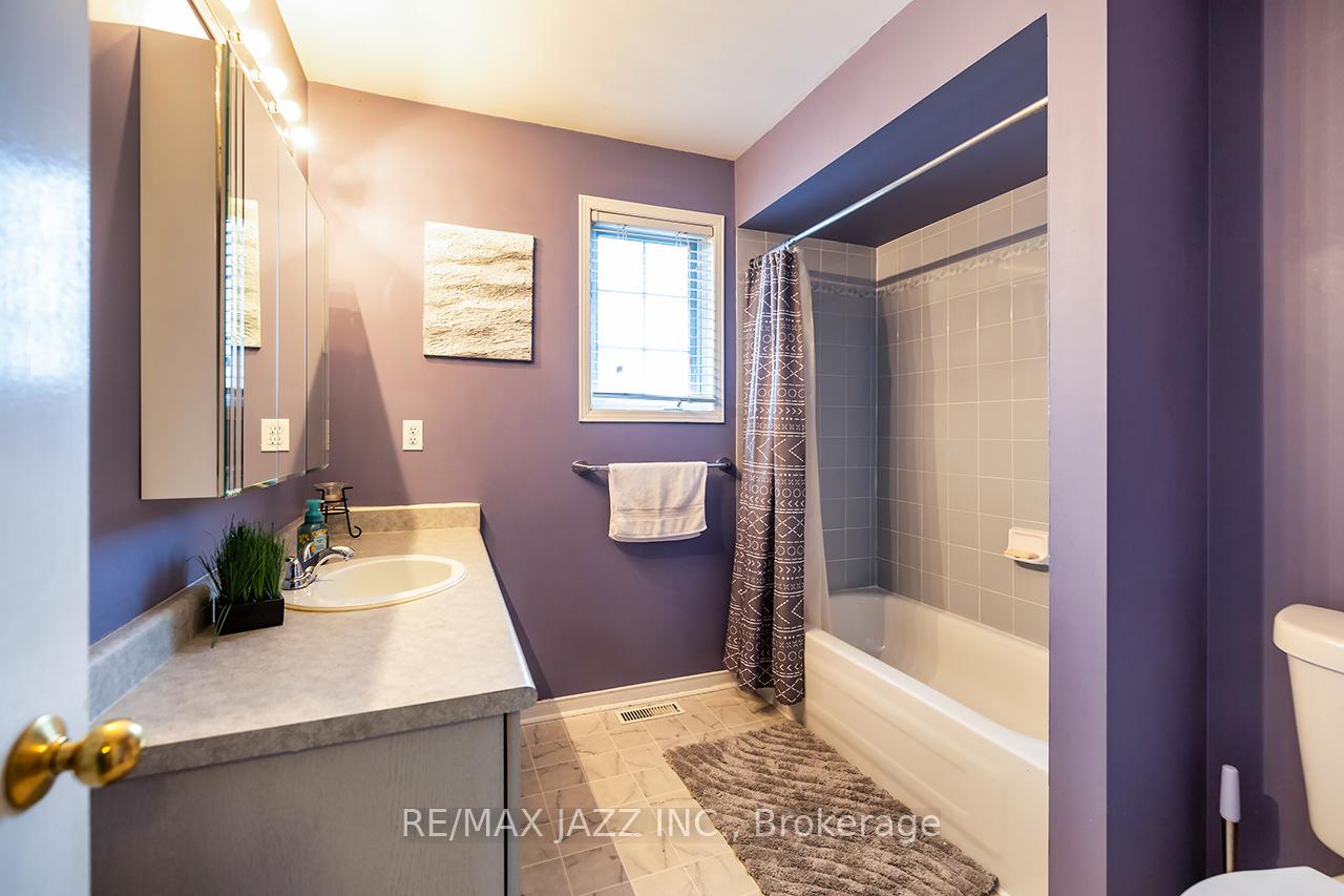 Photo 33 of 7 Barwick Court, Whitby, Downtown Whitby — HOMEH