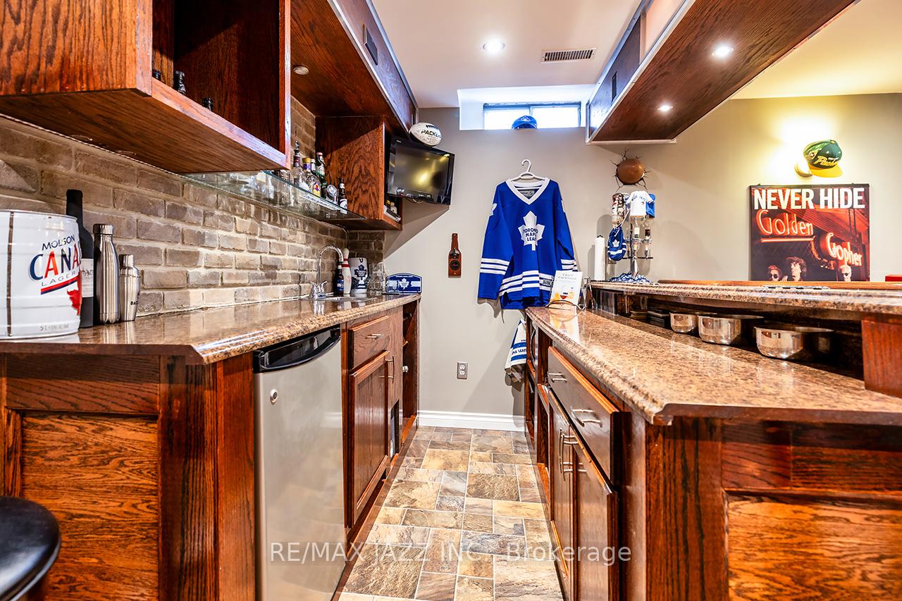 Photo 35 of 7 Barwick Court, Whitby, Downtown Whitby — HOMEH