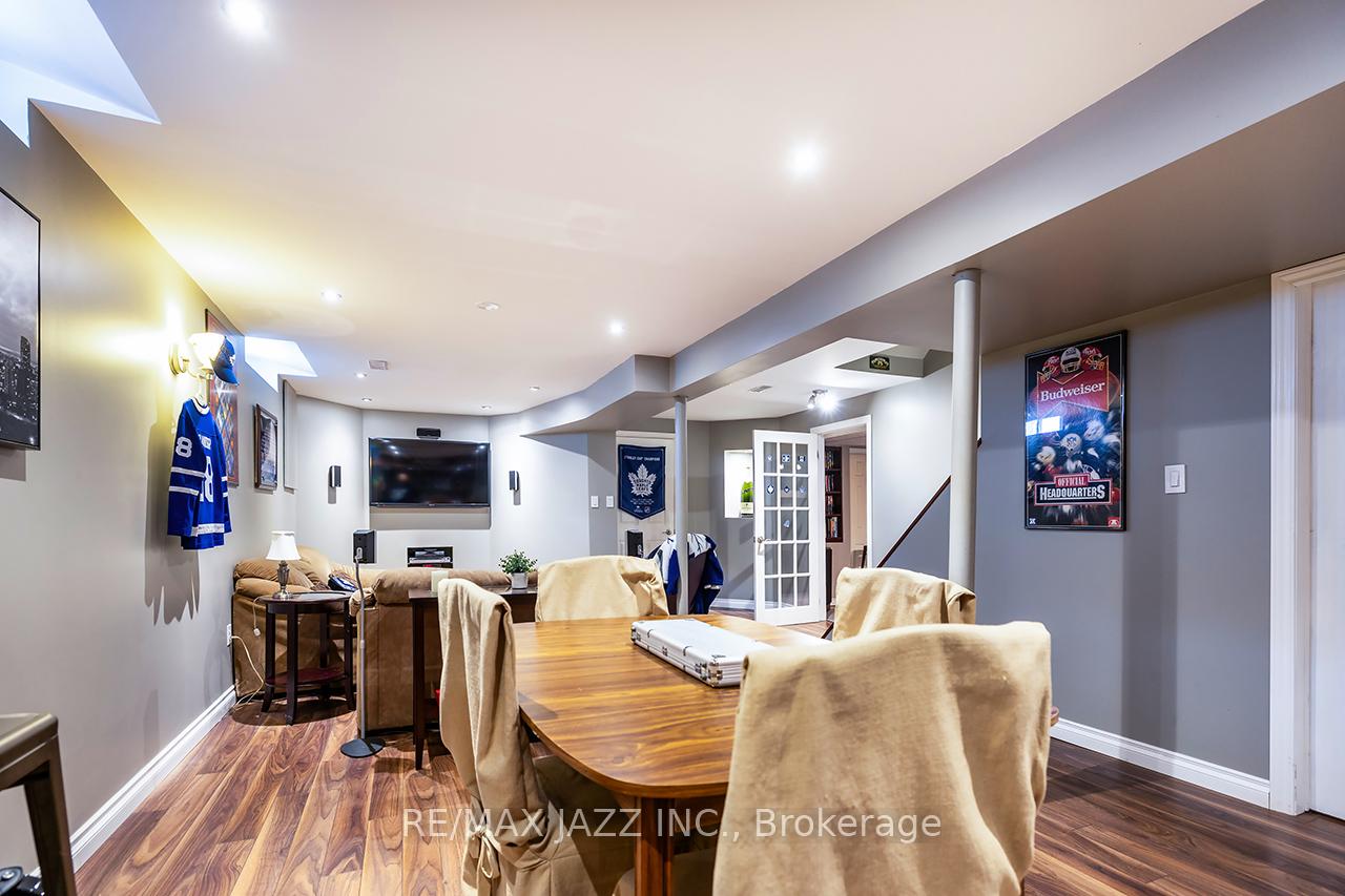 Photo 38 of 7 Barwick Court, Whitby, Downtown Whitby — HOMEH