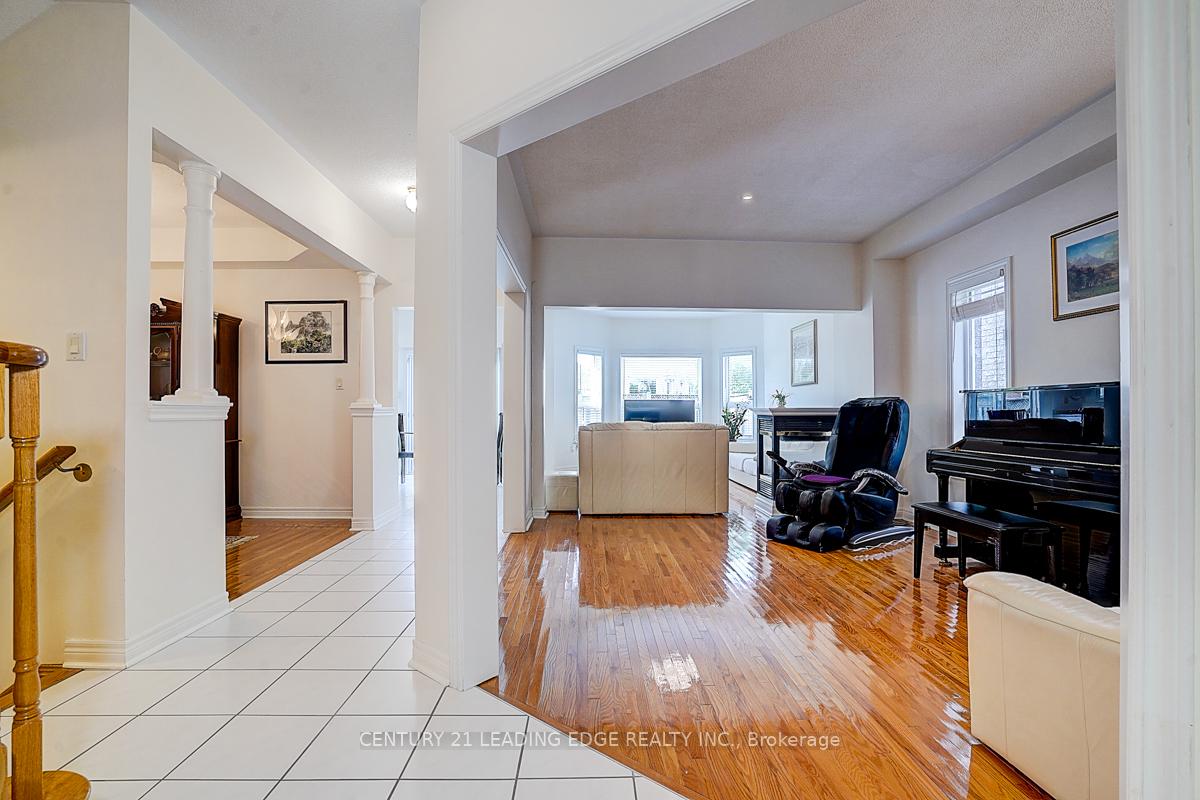 Photo 16 of 96 Tuscana Boulevard, Vaughan, Patterson — HOMEH