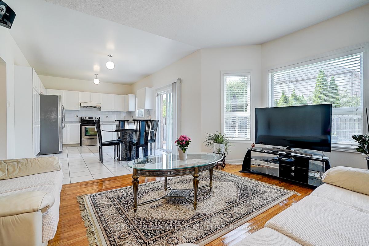 Photo 26 of 96 Tuscana Boulevard, Vaughan, Patterson — HOMEH