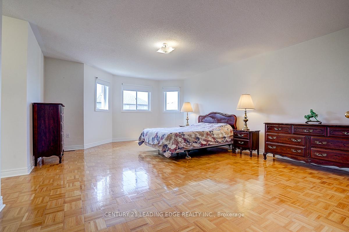 Photo 35 of 96 Tuscana Boulevard, Vaughan, Patterson — HOMEH