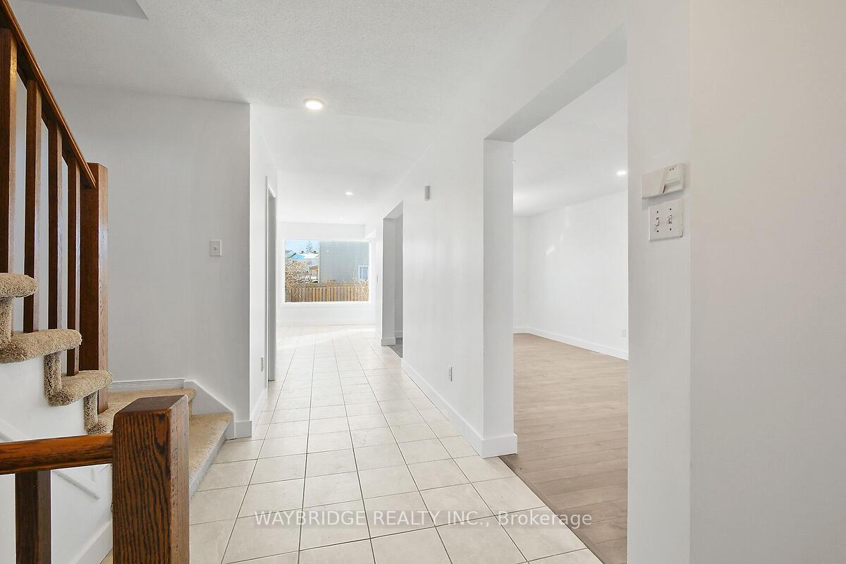 Photo 2 of 1885 Hialeah Drive, Ottawa, Fallingbrook/Gardenway South — HOMEH