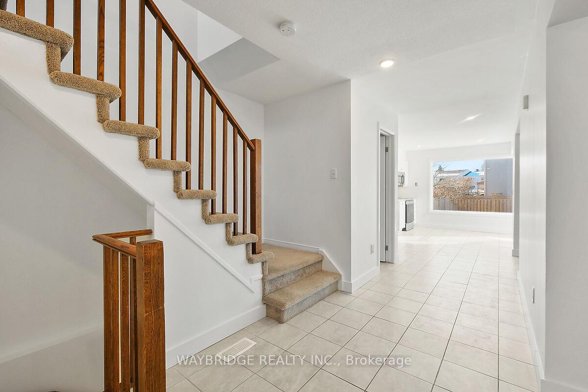 Photo 3 of 1885 Hialeah Drive, Ottawa, Fallingbrook/Gardenway South — HOMEH