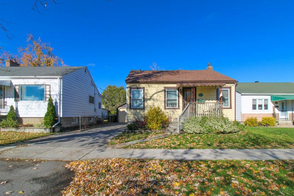 Photo 3 of 512 Glengarry Avenue, Peterborough, Northcrest Ward 5 — HOMEH