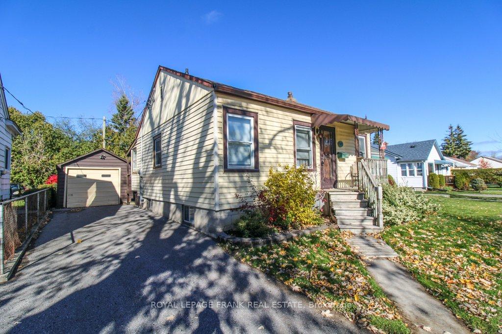 Photo 4 of 512 Glengarry Avenue, Peterborough, Northcrest Ward 5 — HOMEH