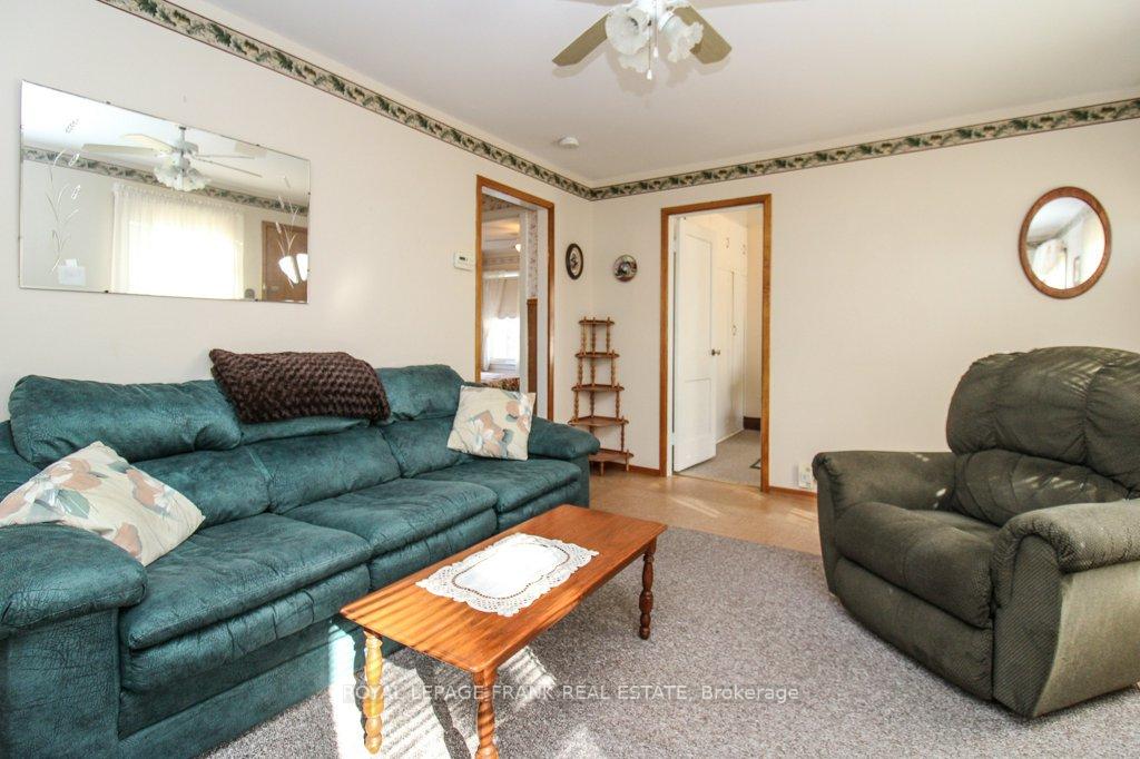 Photo 11 of 512 Glengarry Avenue, Peterborough, Northcrest Ward 5 — HOMEH