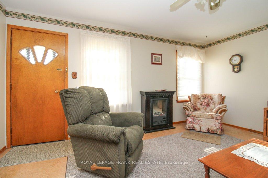 Photo 13 of 512 Glengarry Avenue, Peterborough, Northcrest Ward 5 — HOMEH