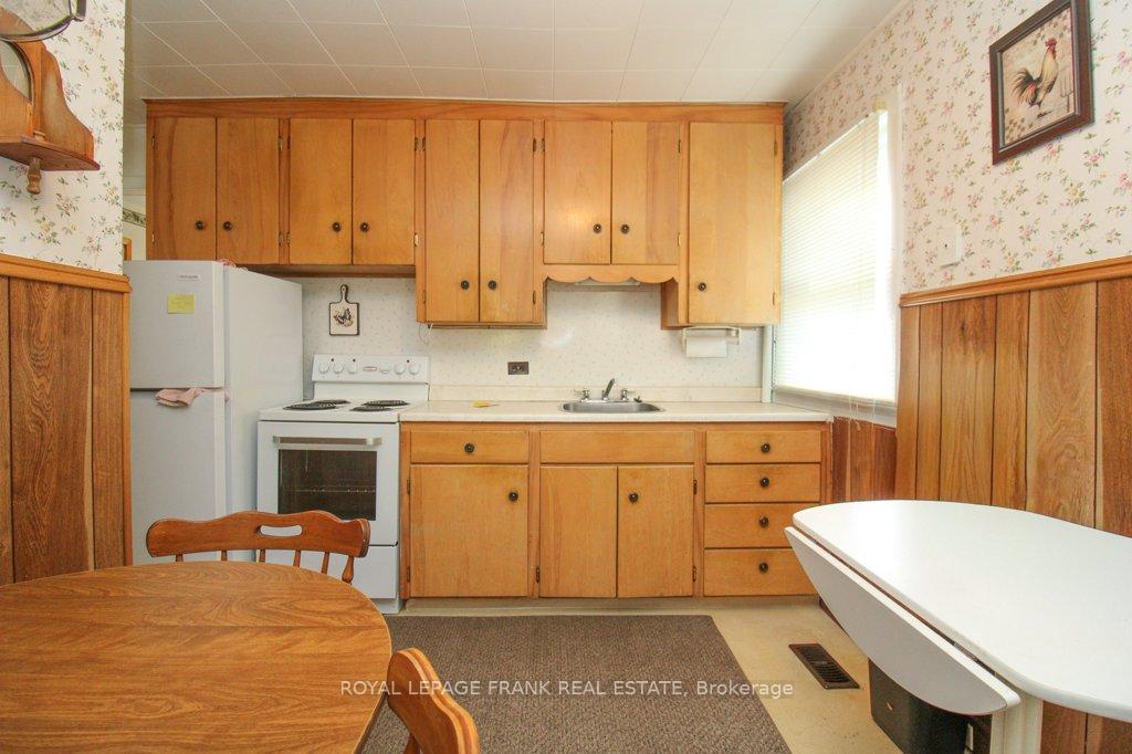 Photo 16 of 512 Glengarry Avenue, Peterborough, Northcrest Ward 5 — HOMEH