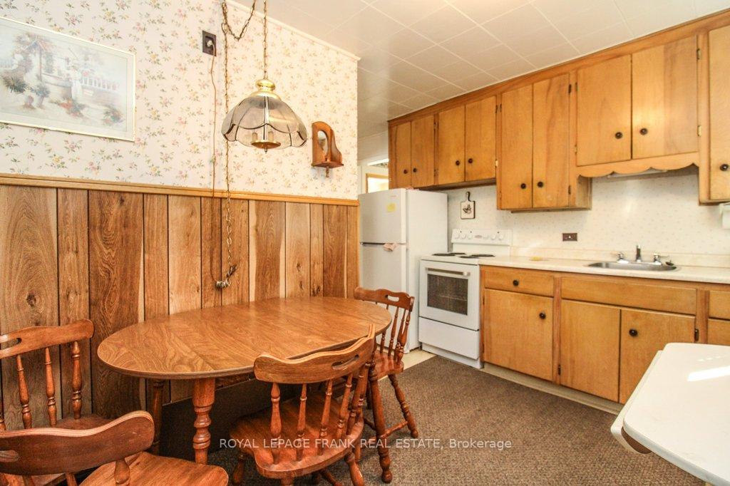 Photo 17 of 512 Glengarry Avenue, Peterborough, Northcrest Ward 5 — HOMEH