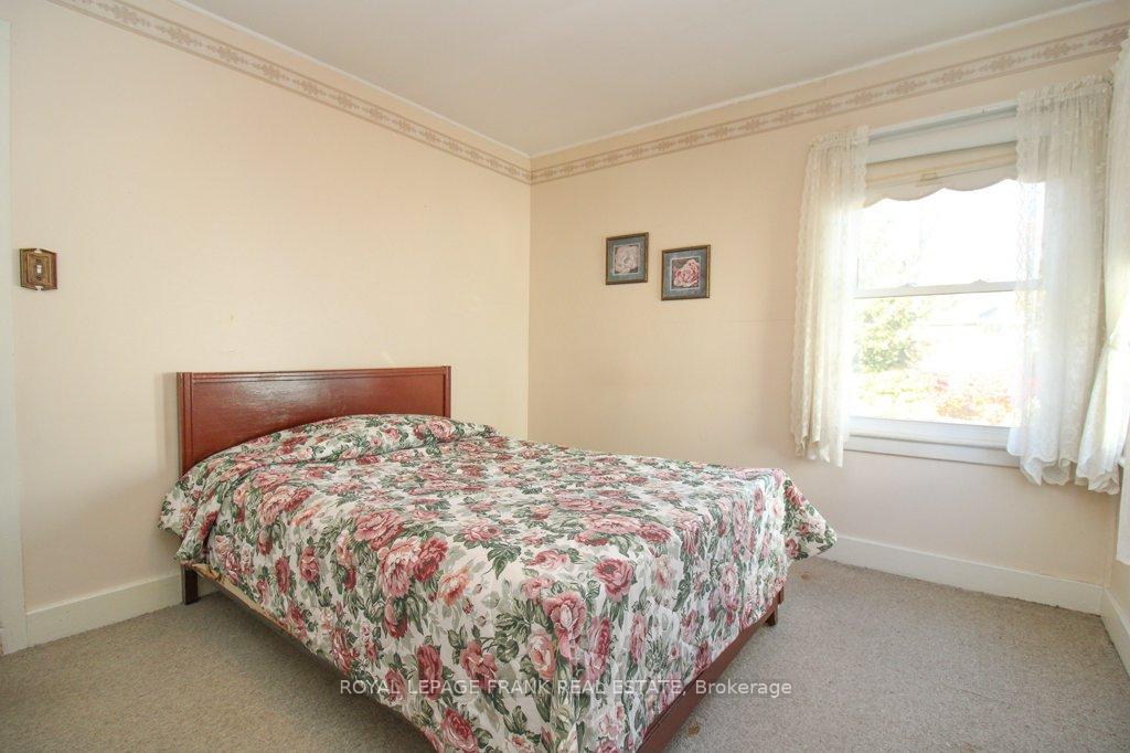 Photo 20 of 512 Glengarry Avenue, Peterborough, Northcrest Ward 5 — HOMEH