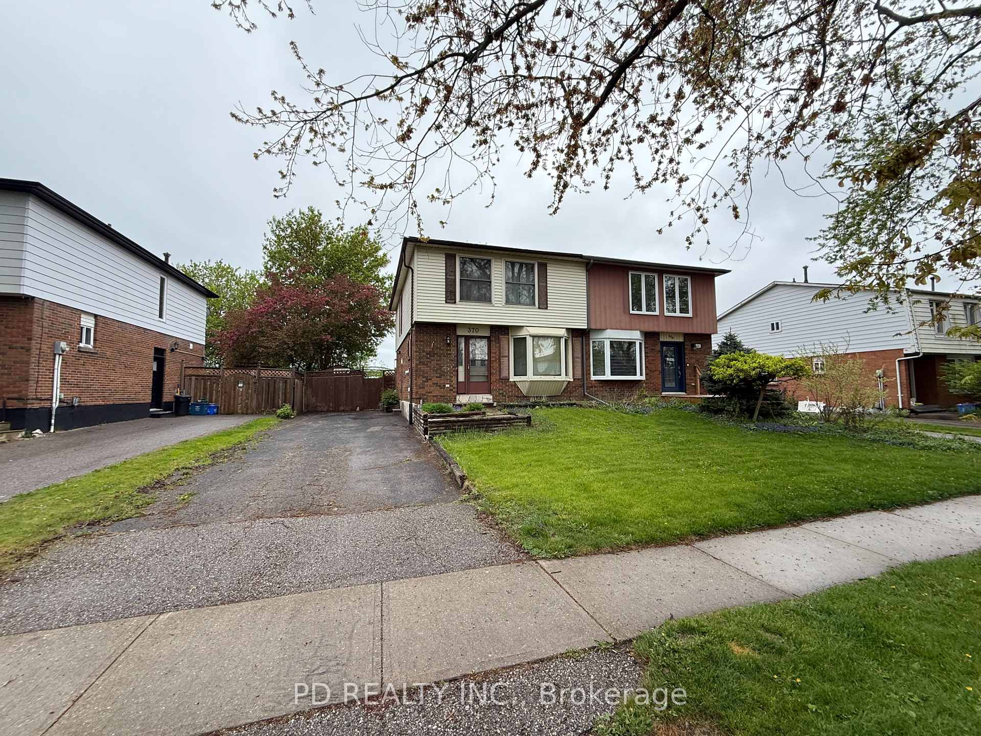Photo 2 of 370 Rosedale Drive, Whitby, Downtown Whitby — HOMEH