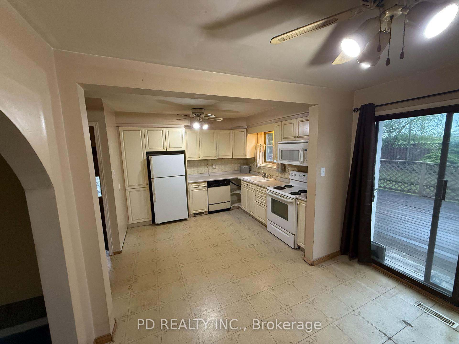 Photo 8 of 370 Rosedale Drive, Whitby, Downtown Whitby — HOMEH