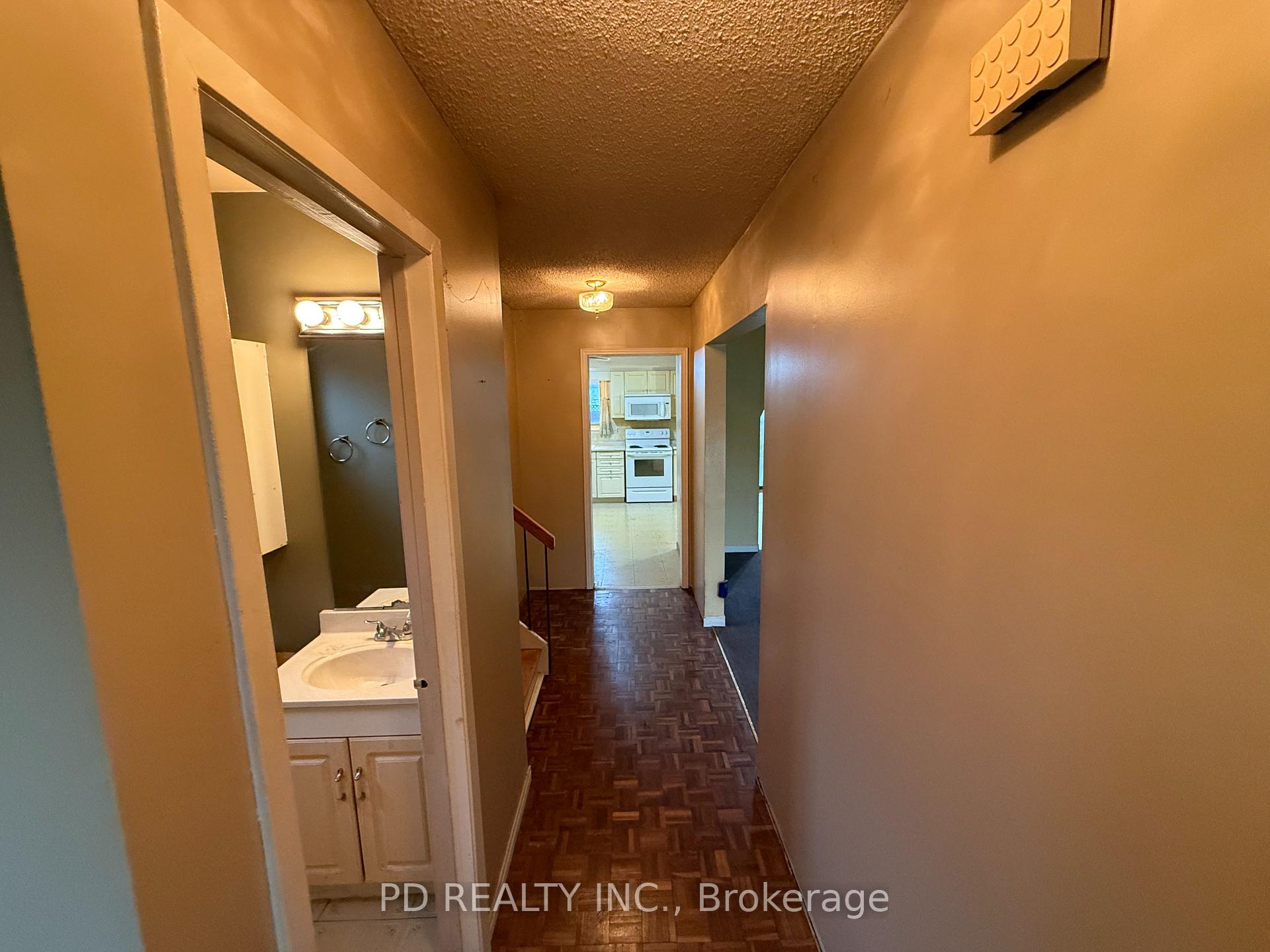 Photo 11 of 370 Rosedale Drive, Whitby, Downtown Whitby — HOMEH