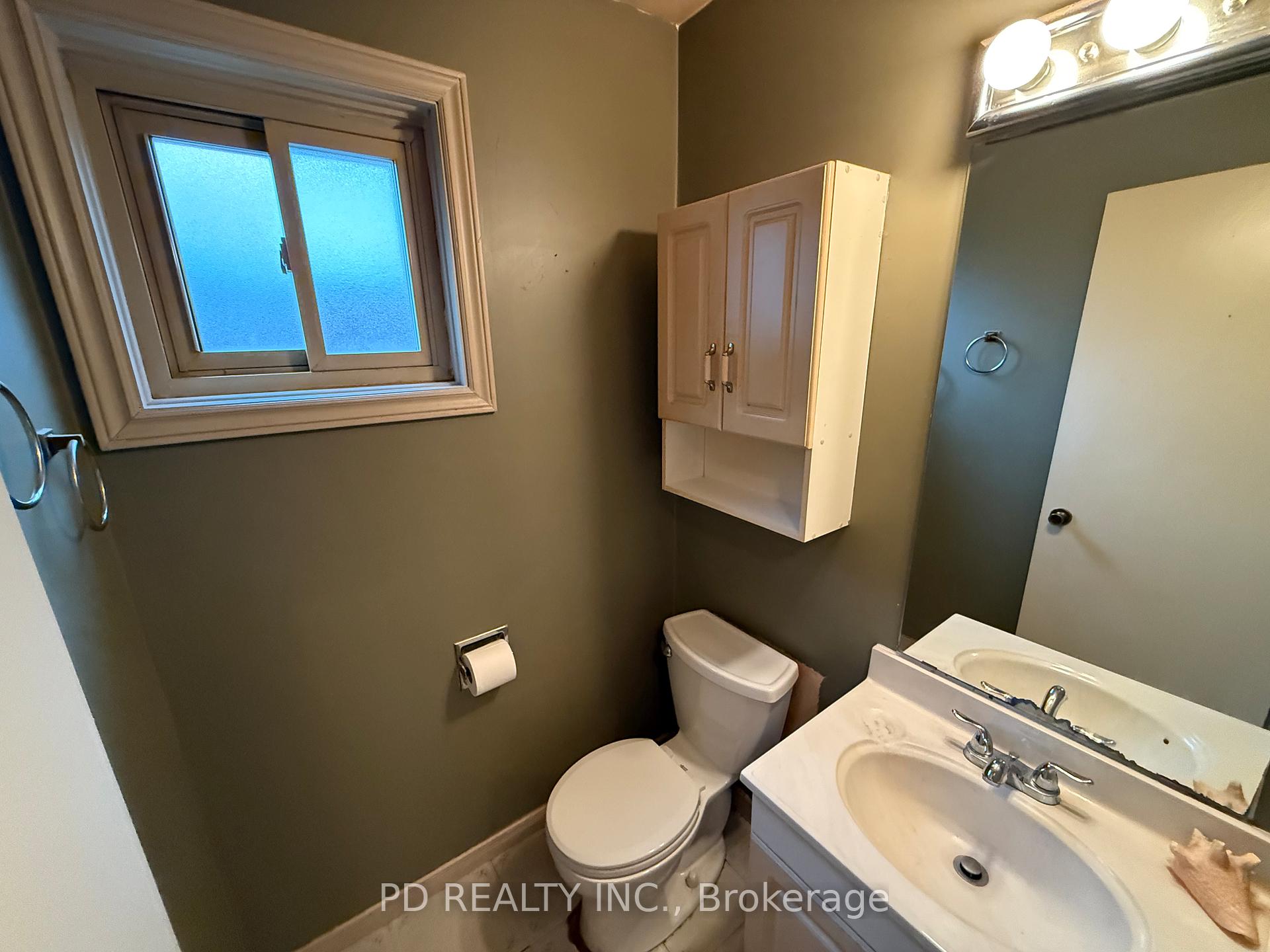 Photo 12 of 370 Rosedale Drive, Whitby, Downtown Whitby — HOMEH