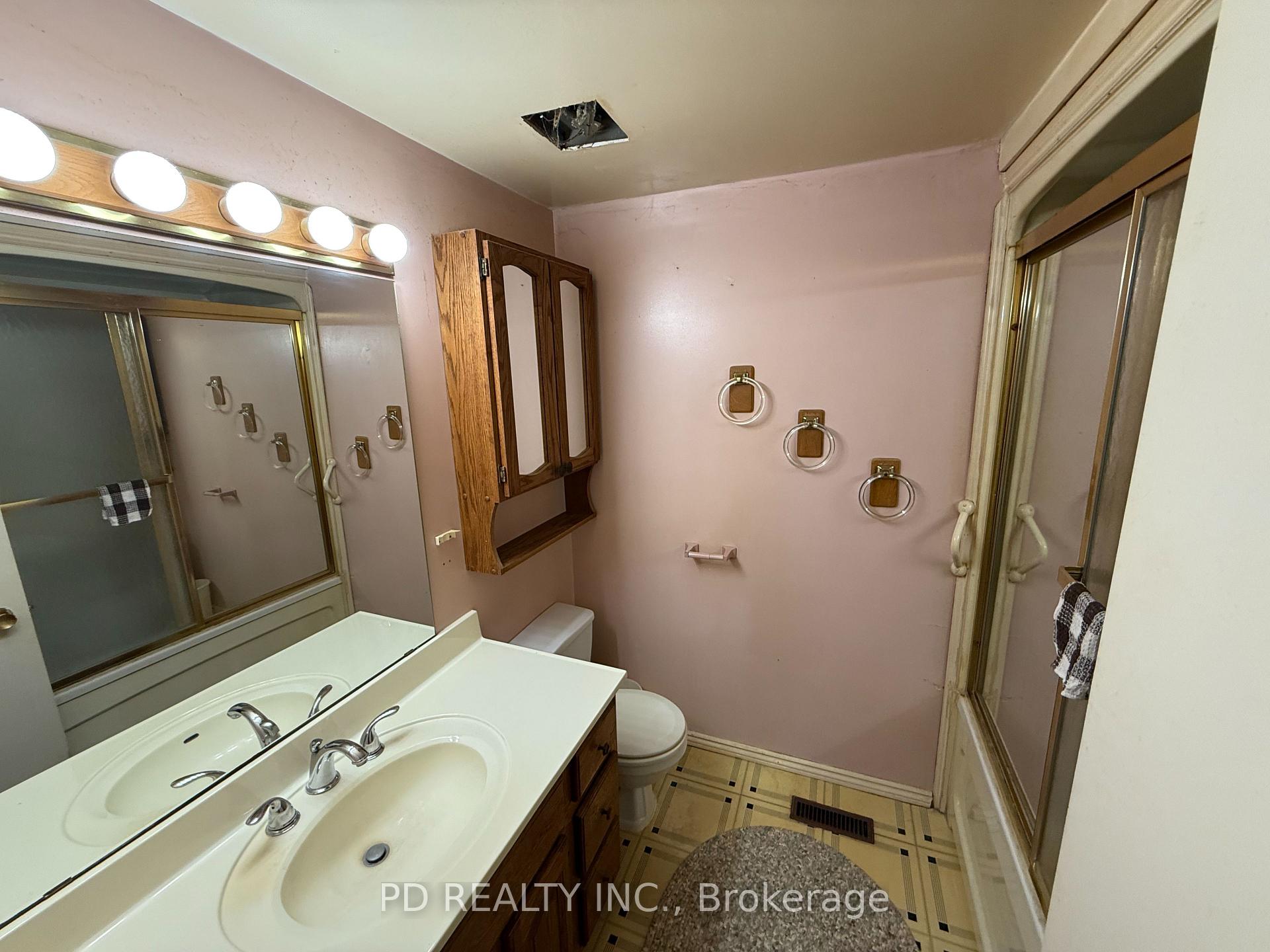 Photo 19 of 370 Rosedale Drive, Whitby, Downtown Whitby — HOMEH