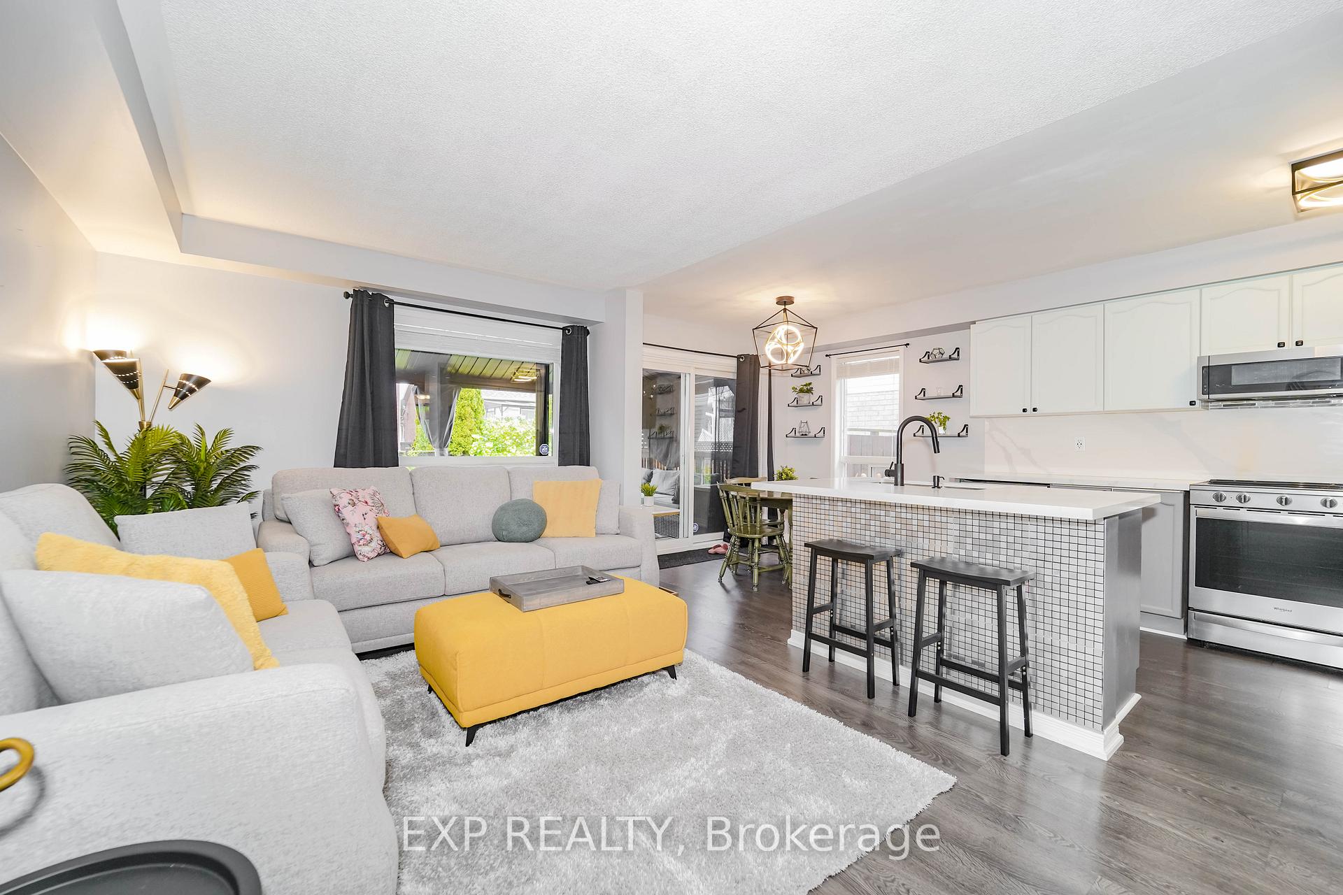 Photo 6 of 147 Lafayette Boulevard, Whitby, Williamsburg — HOMEH