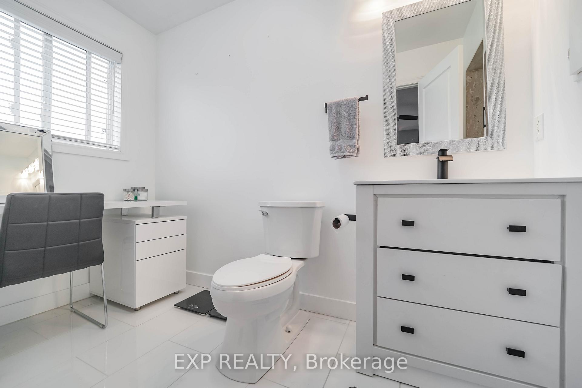 Photo 23 of 147 Lafayette Boulevard, Whitby, Williamsburg — HOMEH