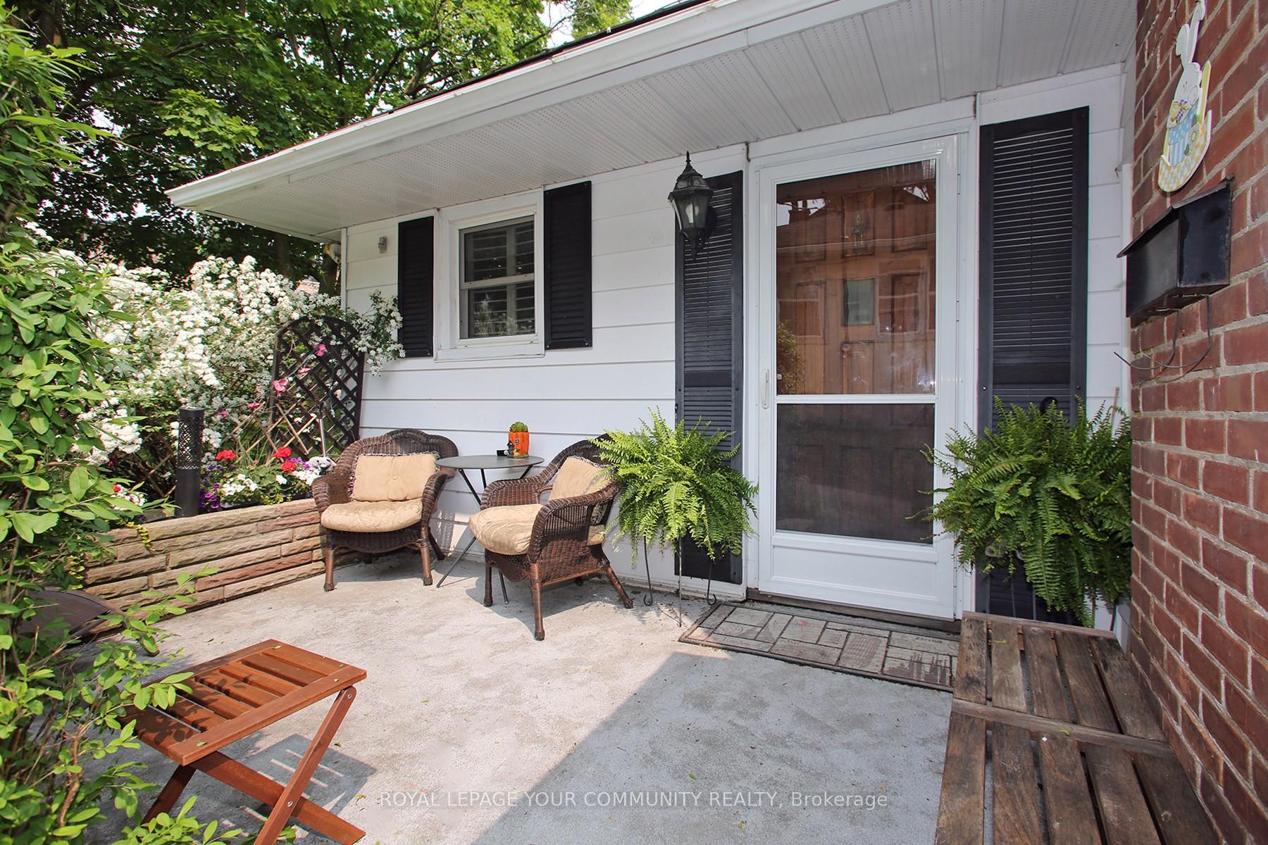 Photo 2 of 135 Gurnett Street, Aurora, Aurora Village — HOMEH