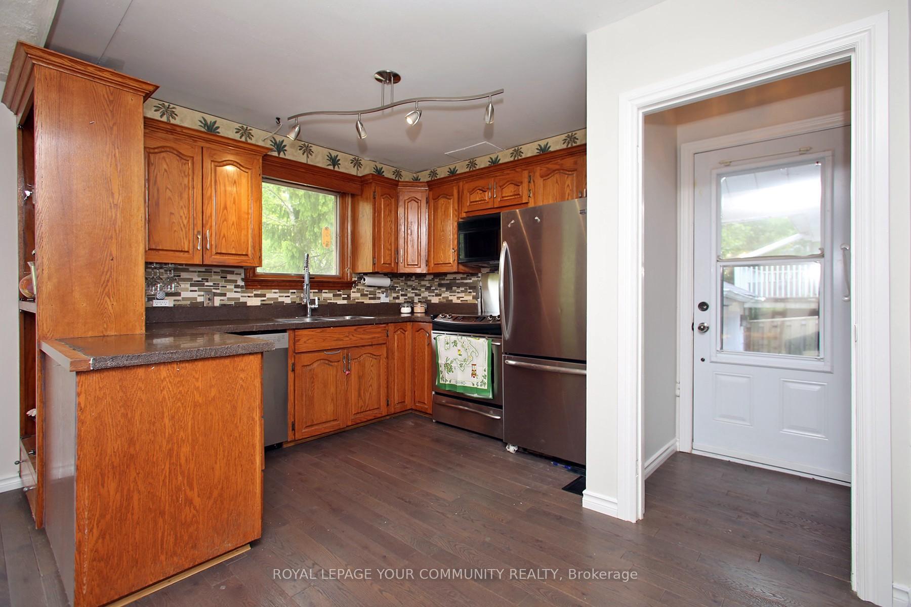 Photo 16 of 135 Gurnett Street, Aurora, Aurora Village — HOMEH