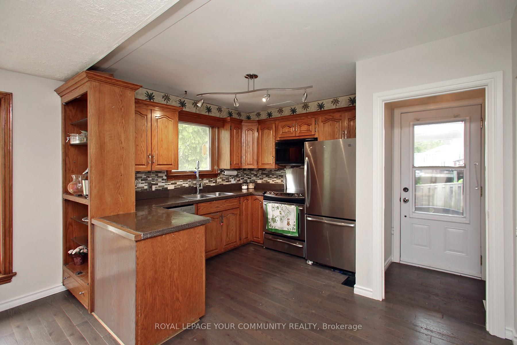 Photo 18 of 135 Gurnett Street, Aurora, Aurora Village — HOMEH