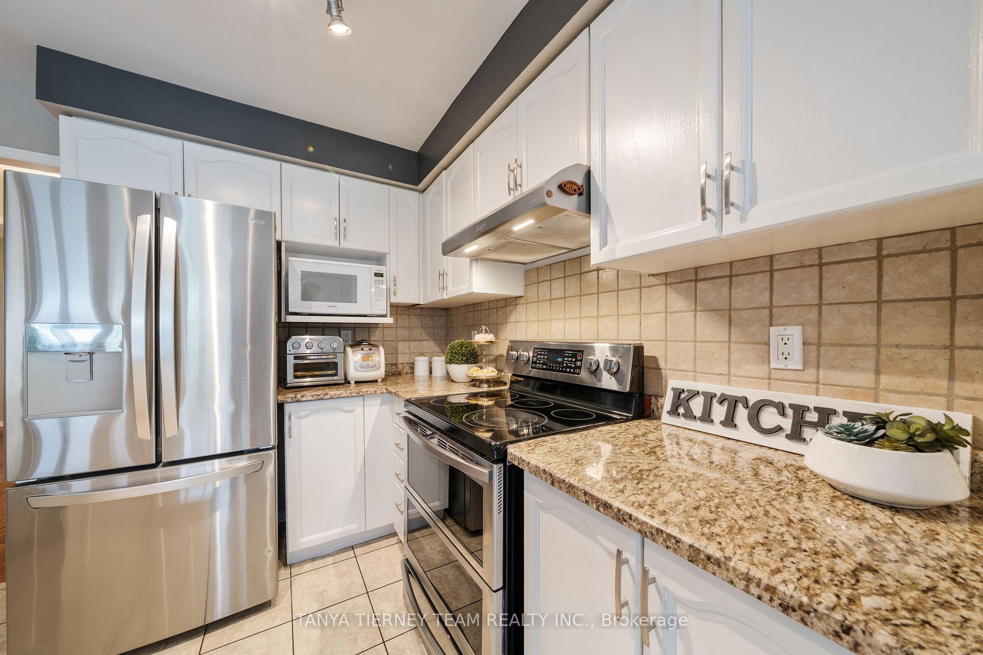 Photo 10 of 38 Wells Crescent, Whitby, Brooklin — HOMEH