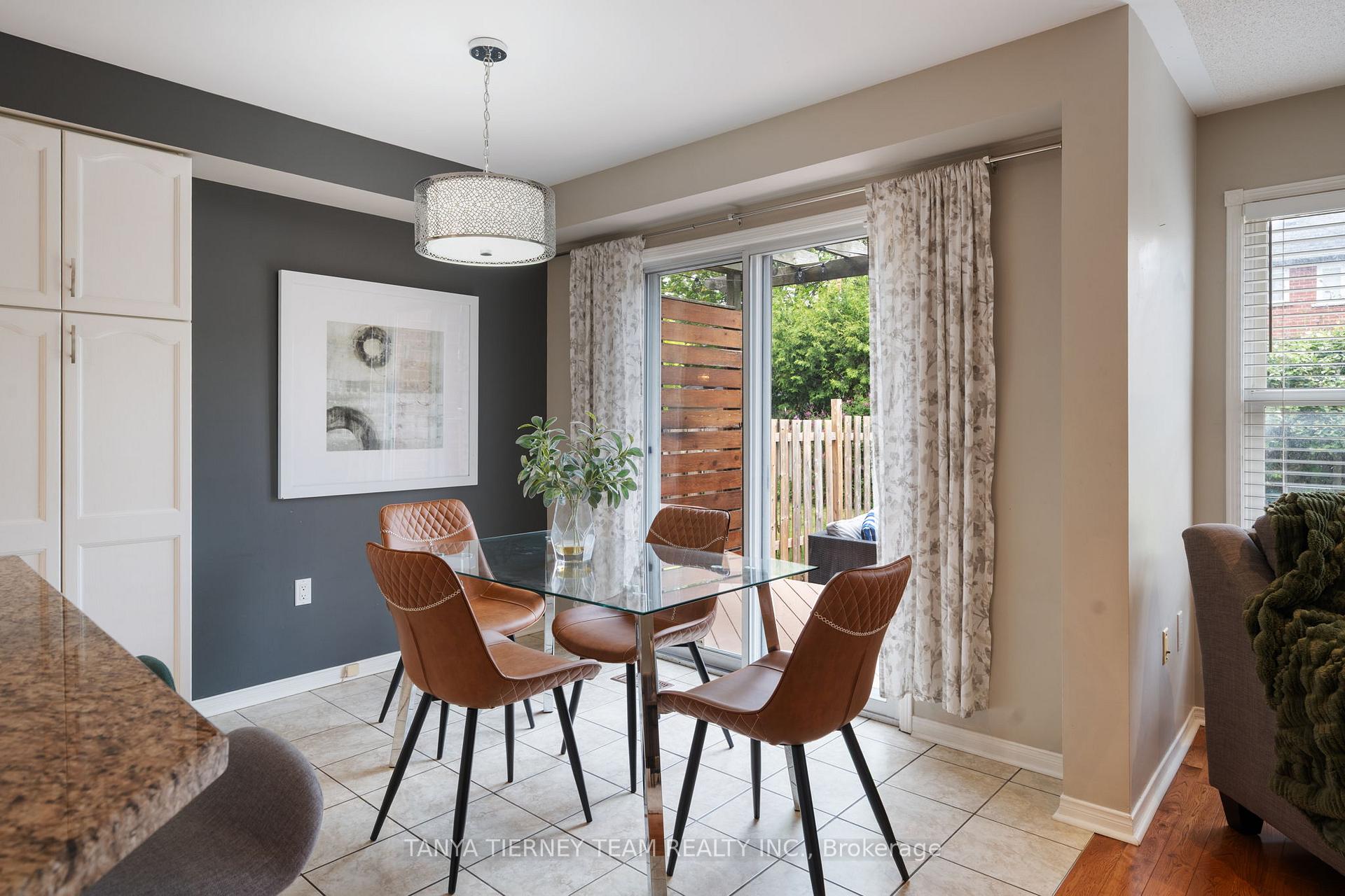 Photo 11 of 38 Wells Crescent, Whitby, Brooklin — HOMEH