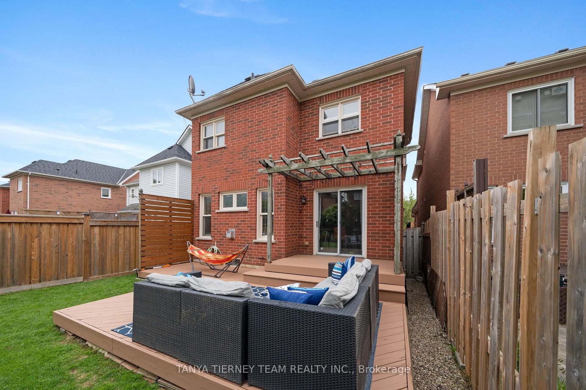 Photo 28 of 38 Wells Crescent, Whitby, Brooklin — HOMEH