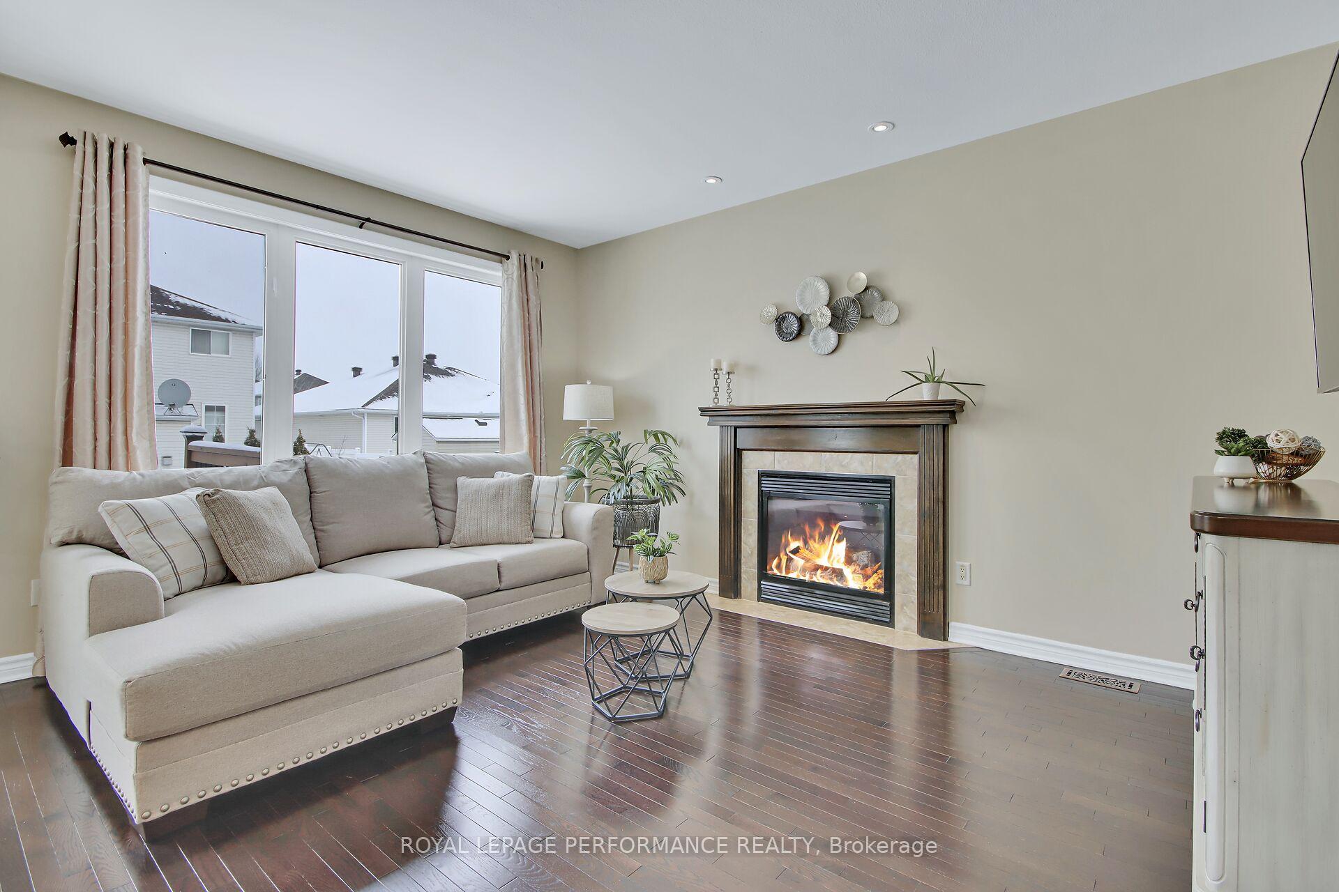 Photo 3 of 1936 Schroeder Crescent, Ottawa, Springridge/East Village — HOMEH