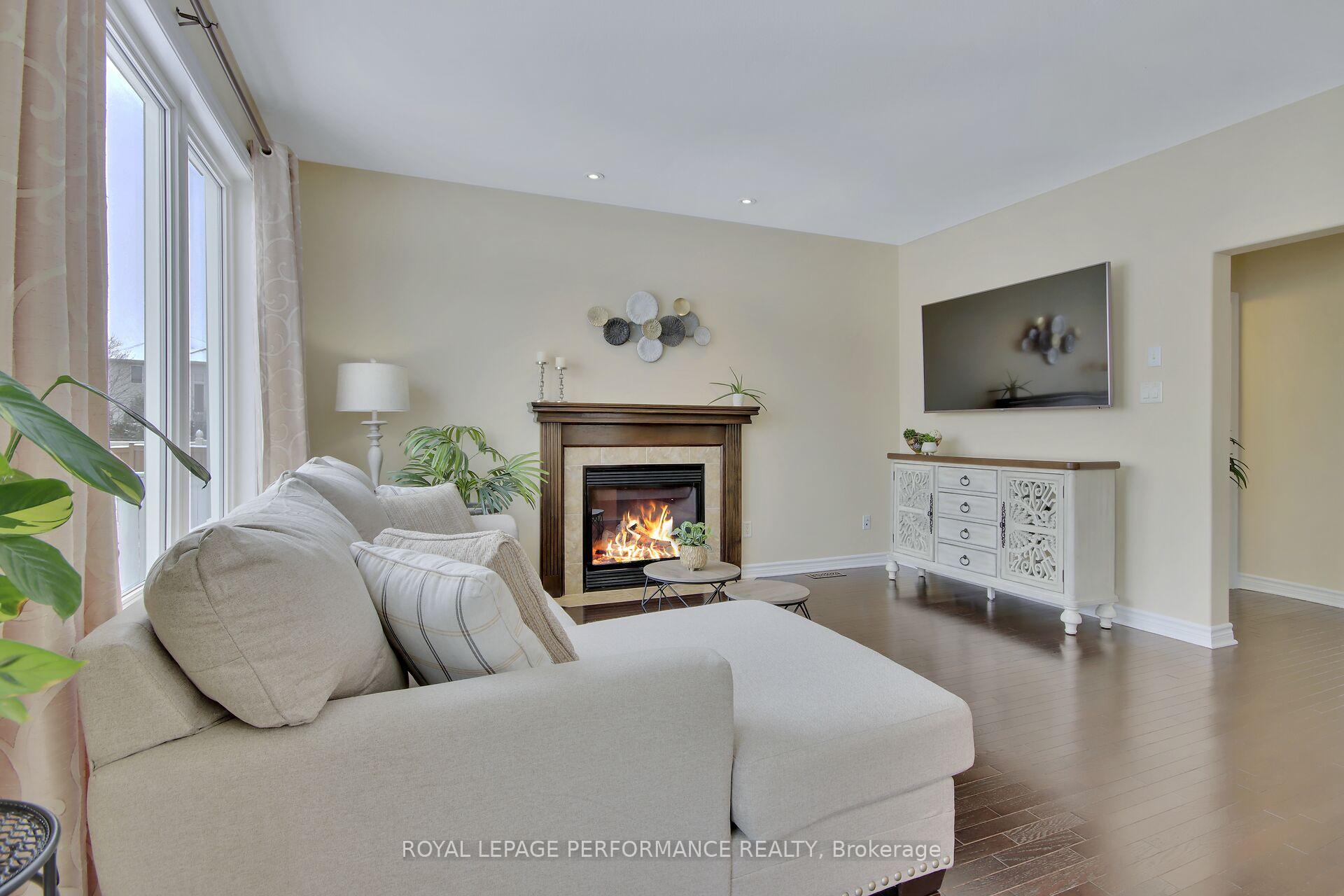 Photo 4 of 1936 Schroeder Crescent, Ottawa, Springridge/East Village — HOMEH