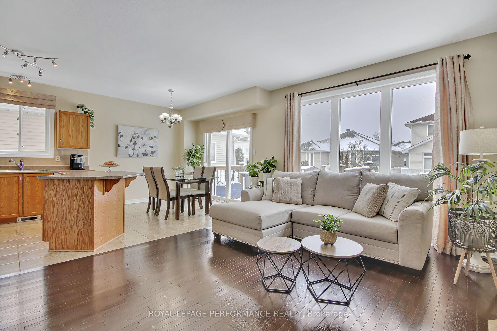 Photo 6 of 1936 Schroeder Crescent, Ottawa, Springridge/East Village — HOMEH