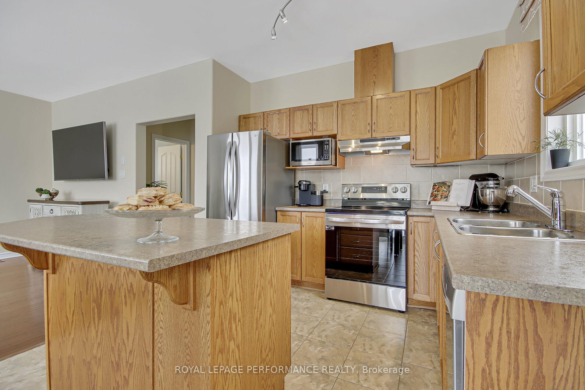Photo 9 of 1936 Schroeder Crescent, Ottawa, Springridge/East Village — HOMEH