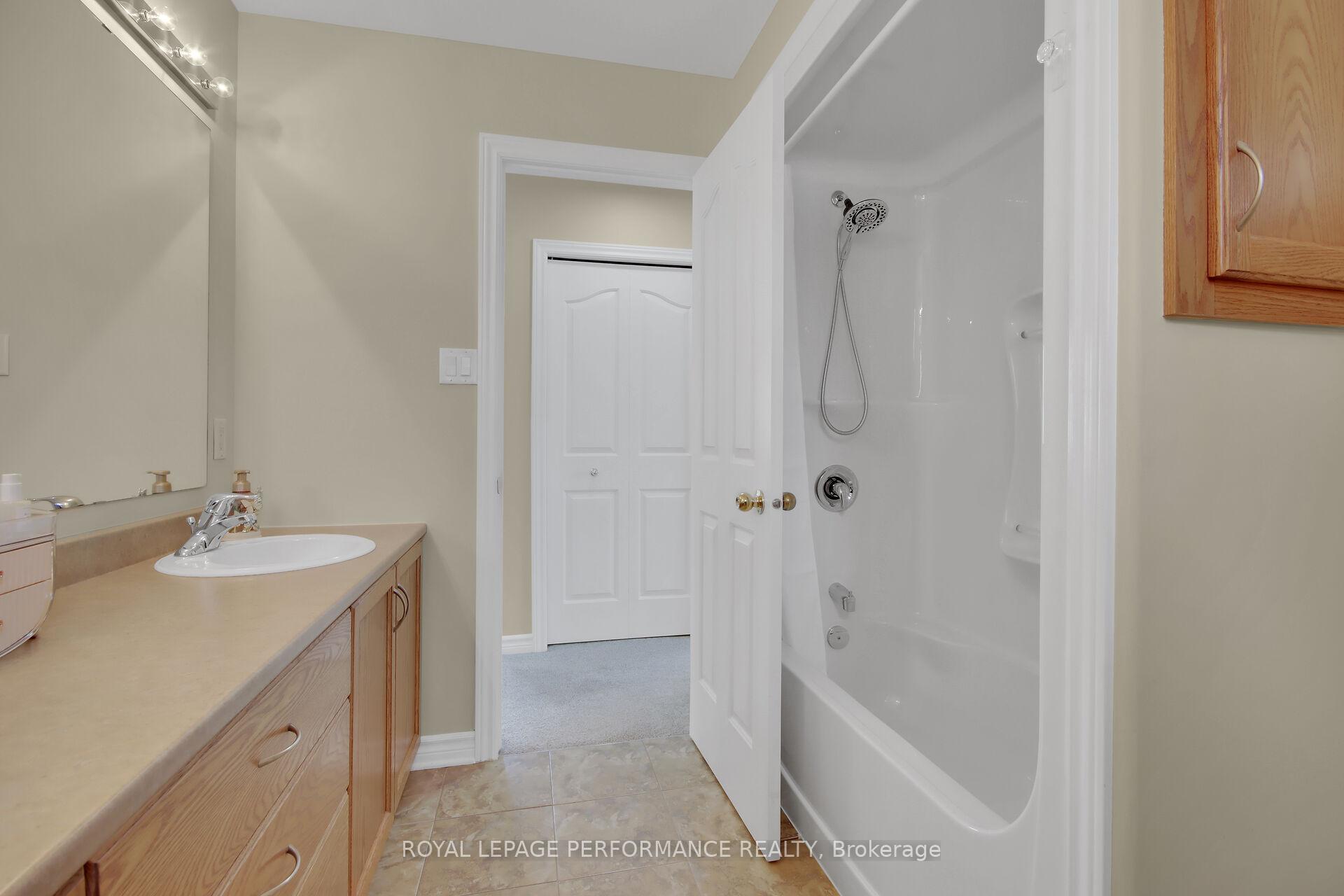 Photo 23 of 1936 Schroeder Crescent, Ottawa, Springridge/East Village — HOMEH