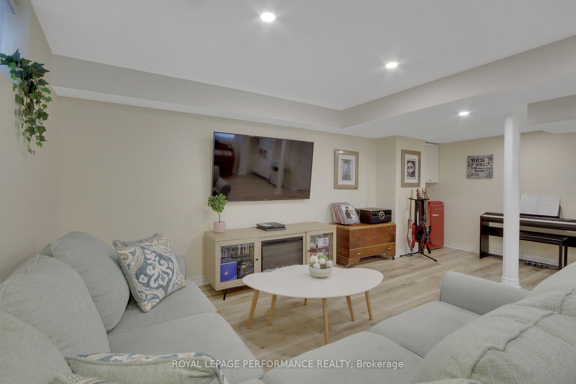 Photo 26 of 1936 Schroeder Crescent, Ottawa, Springridge/East Village — HOMEH