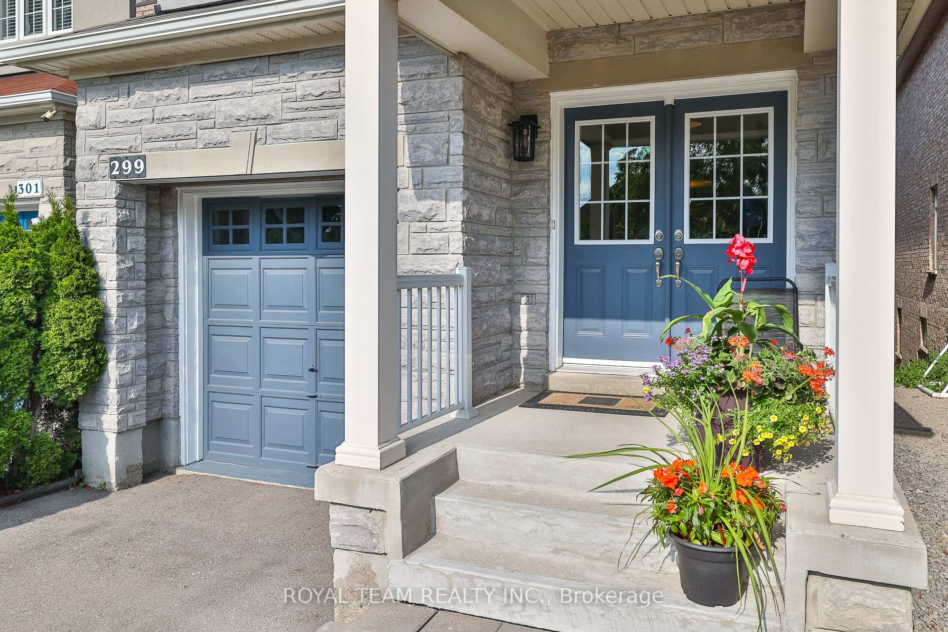 Photo 2 of 299 Bathurst Glen Drive W, Vaughan, Patterson — HOMEH