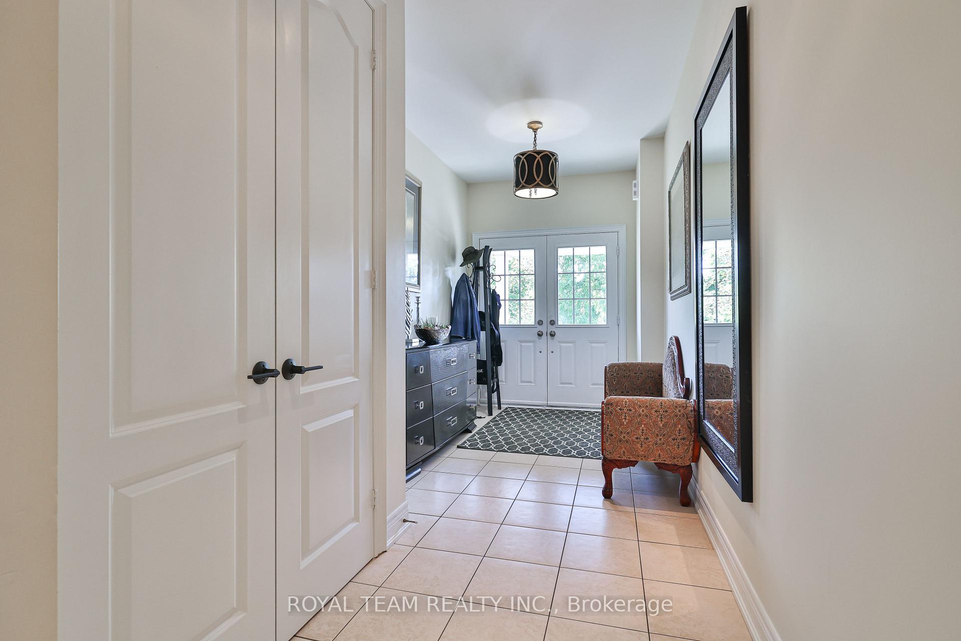 Photo 4 of 299 Bathurst Glen Drive W, Vaughan, Patterson — HOMEH