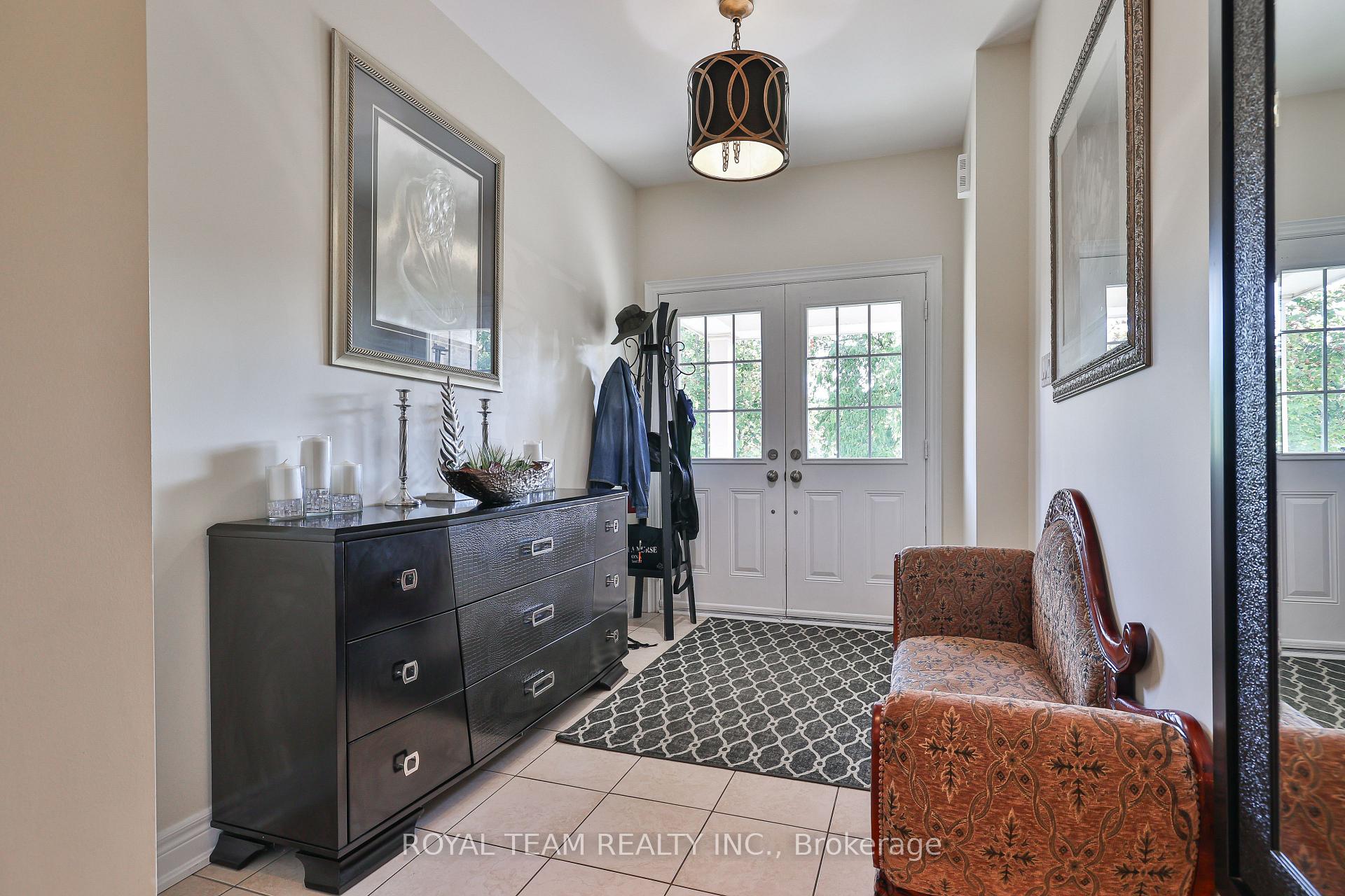 Photo 5 of 299 Bathurst Glen Drive W, Vaughan, Patterson — HOMEH