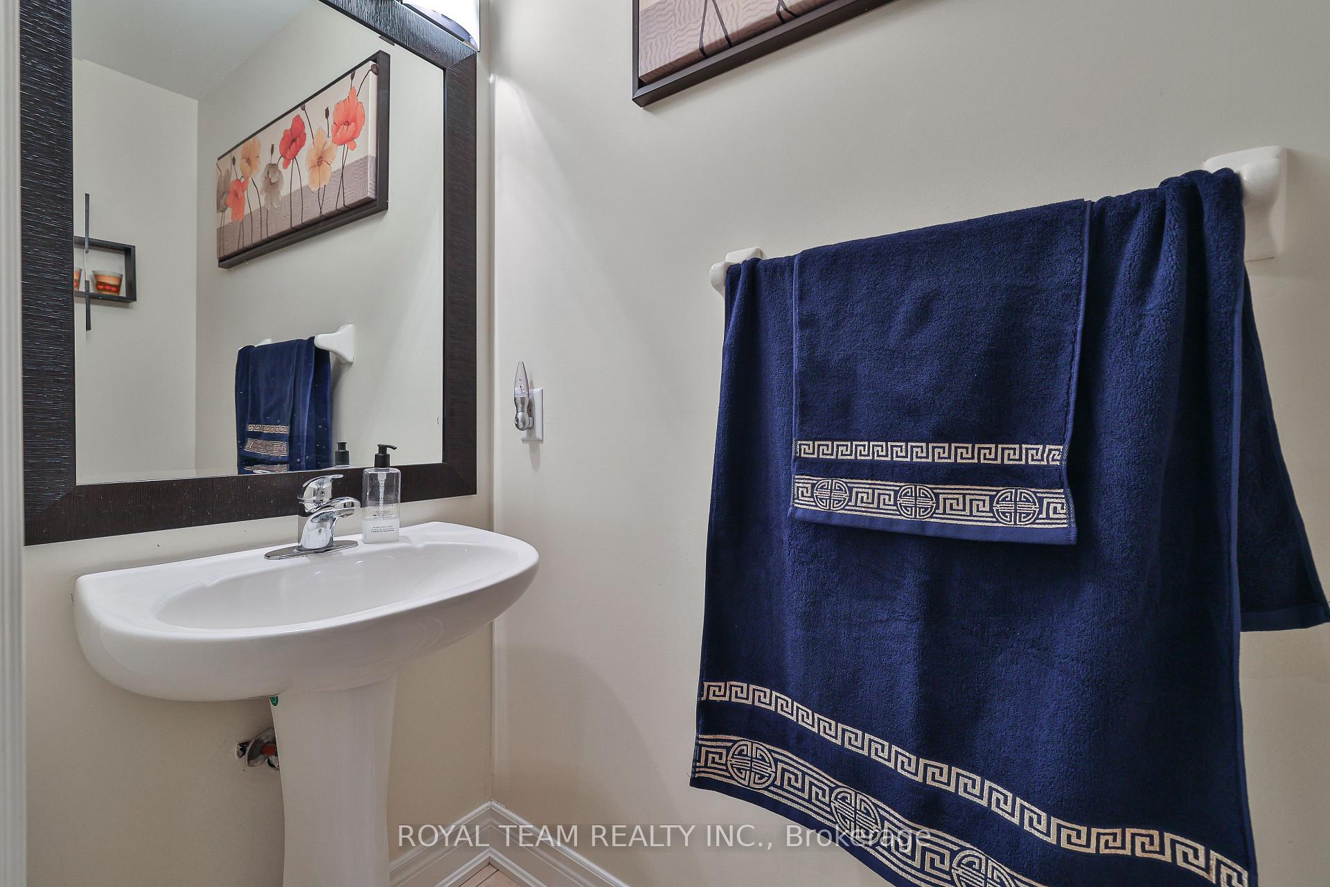 Photo 6 of 299 Bathurst Glen Drive W, Vaughan, Patterson — HOMEH