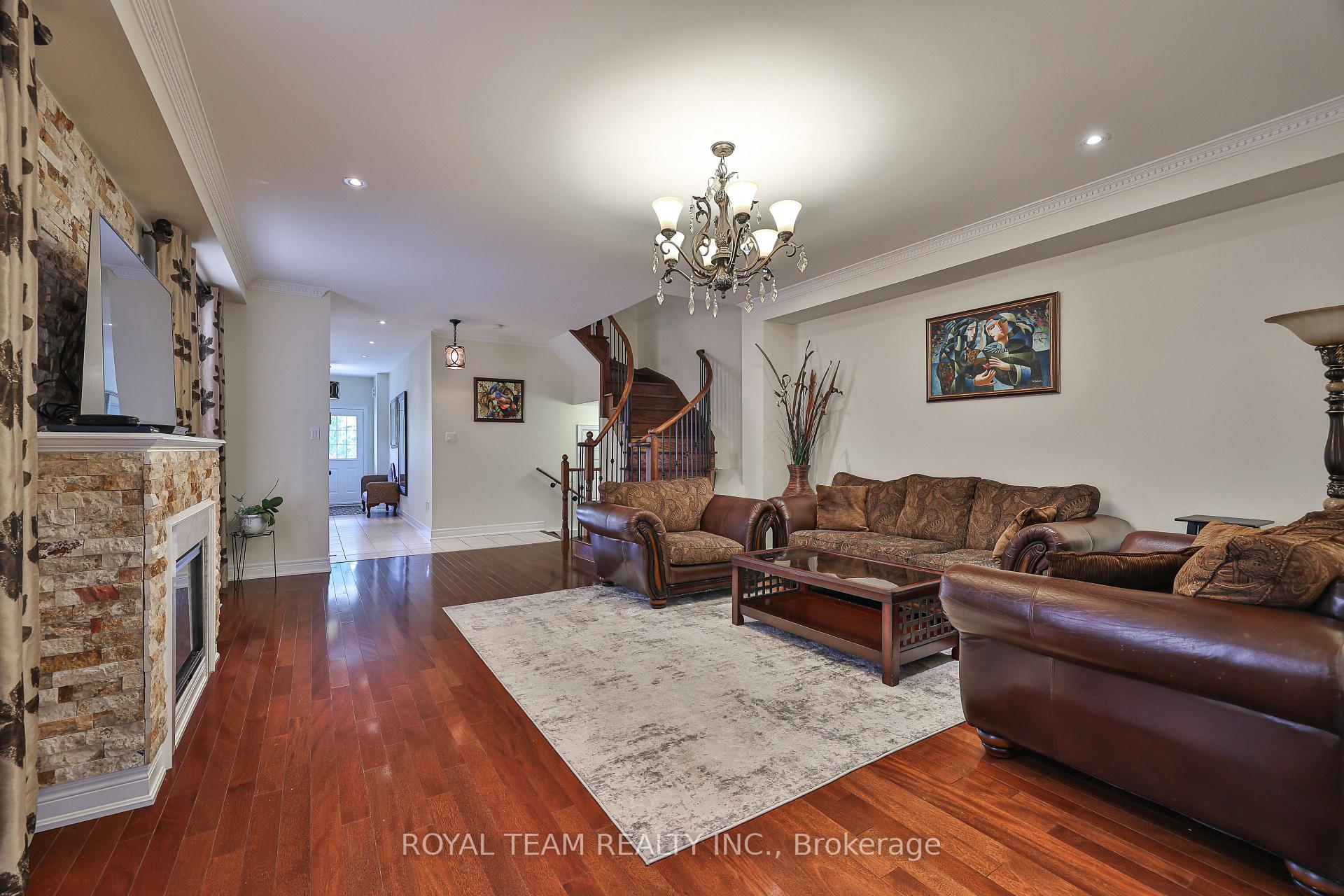 Photo 7 of 299 Bathurst Glen Drive W, Vaughan, Patterson — HOMEH