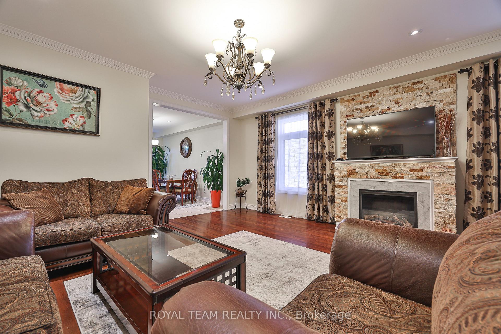 Photo 8 of 299 Bathurst Glen Drive W, Vaughan, Patterson — HOMEH