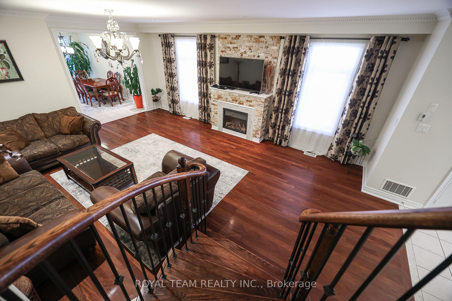 Photo 14 of 299 Bathurst Glen Drive W, Vaughan, Patterson — HOMEH