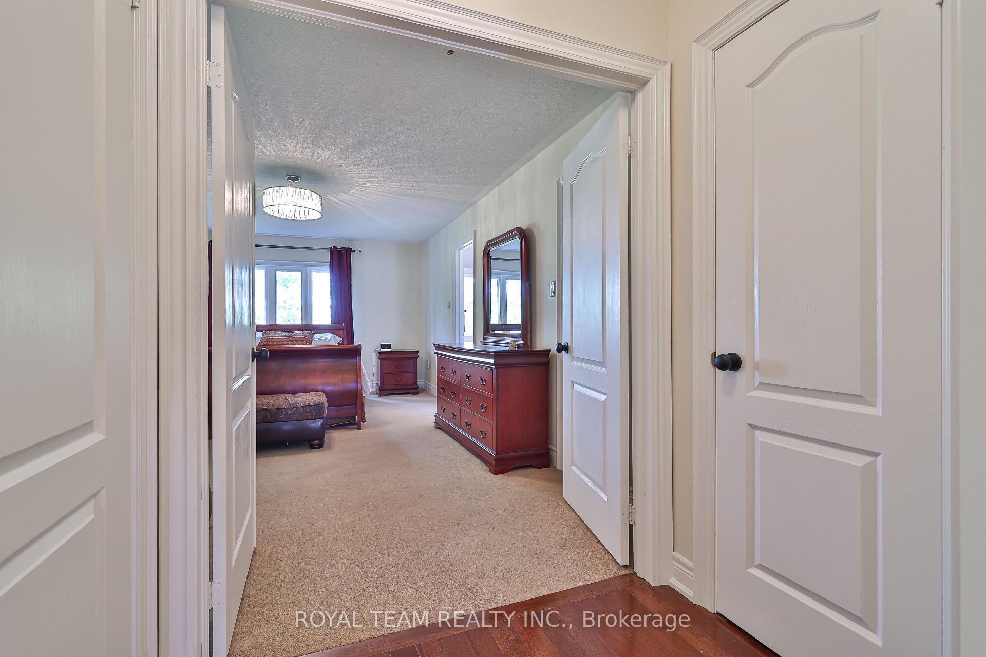 Photo 15 of 299 Bathurst Glen Drive W, Vaughan, Patterson — HOMEH