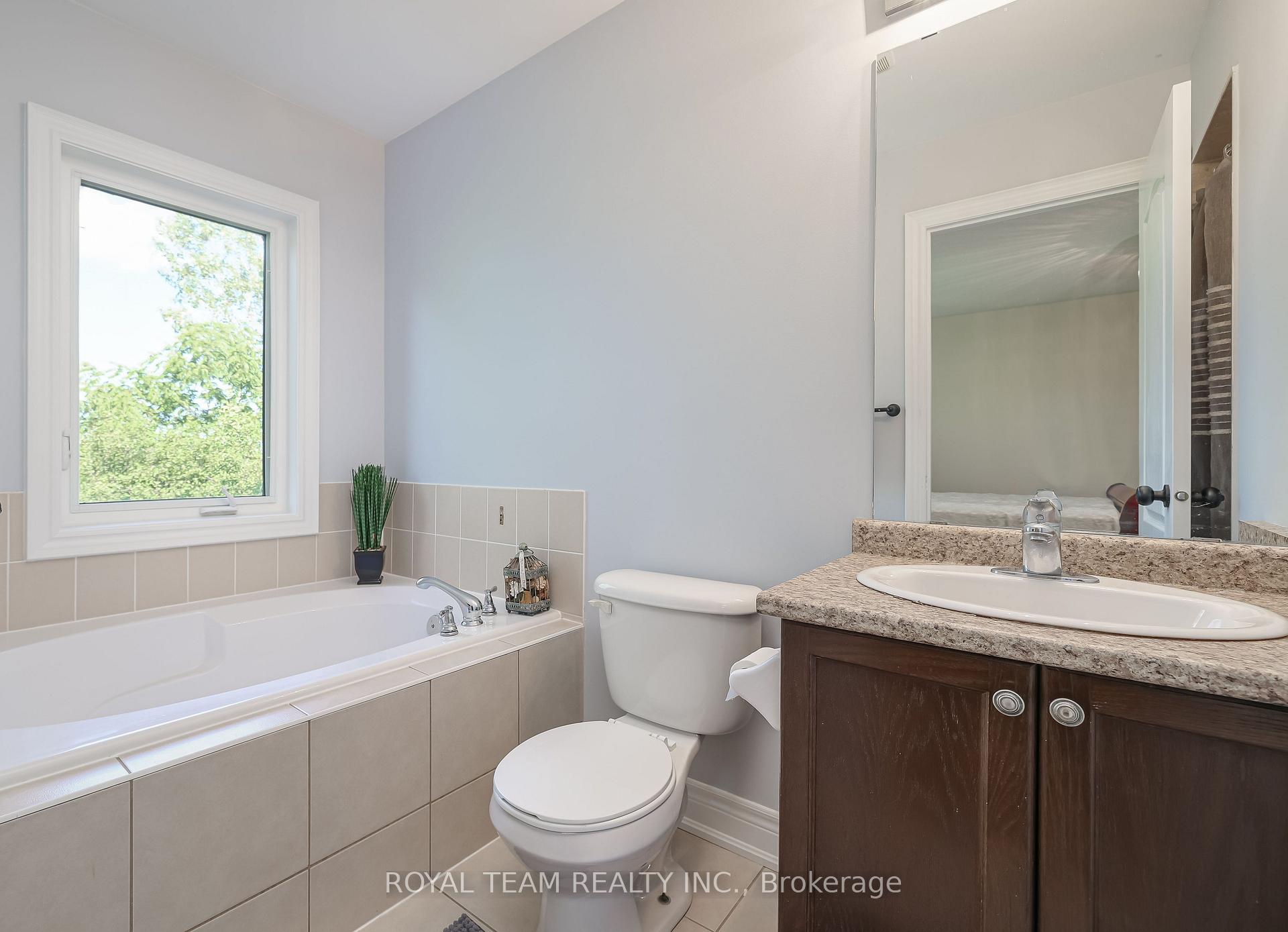 Photo 18 of 299 Bathurst Glen Drive W, Vaughan, Patterson — HOMEH