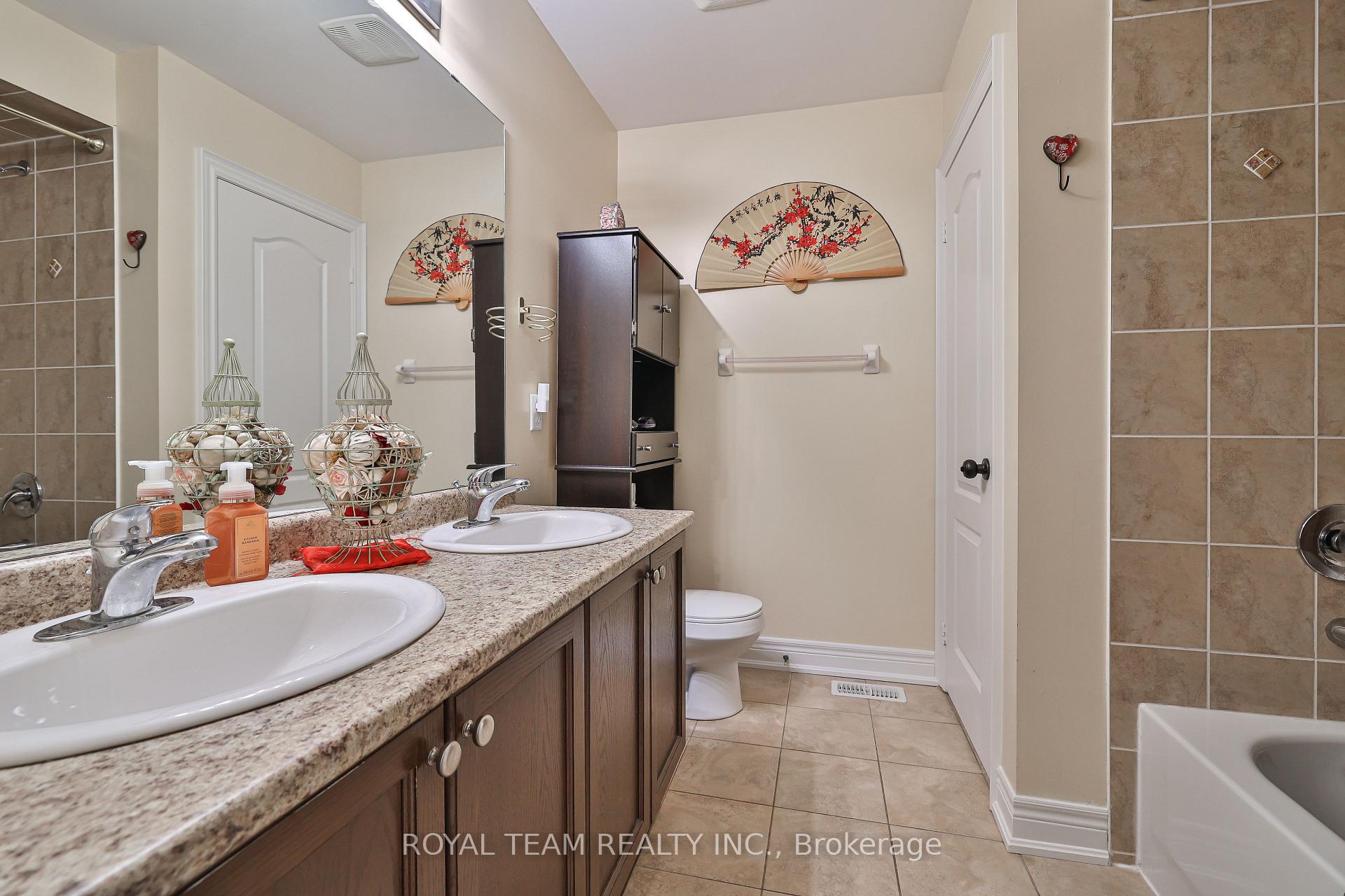 Photo 23 of 299 Bathurst Glen Drive W, Vaughan, Patterson — HOMEH