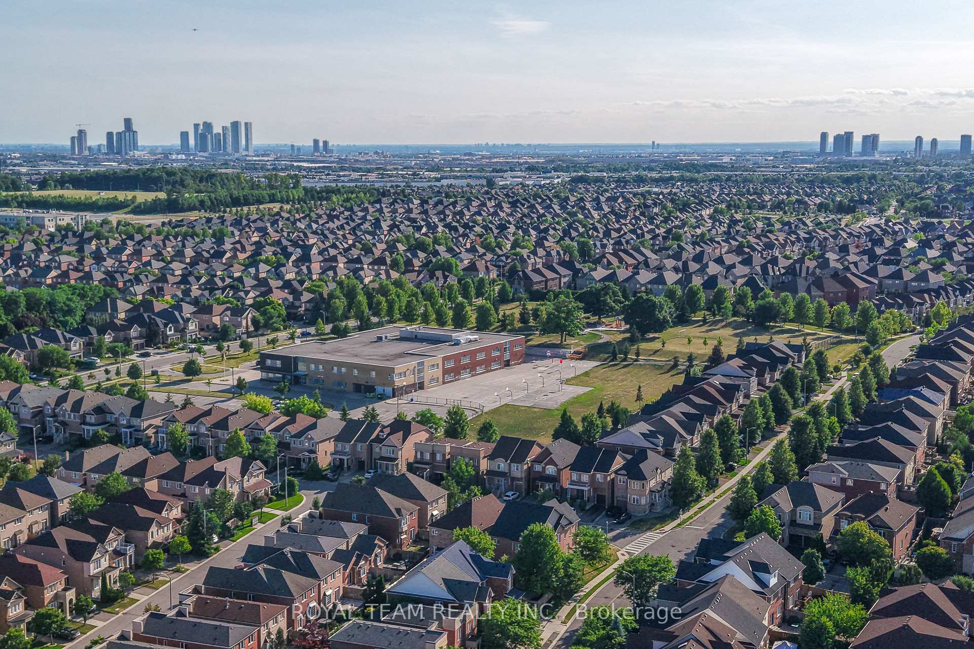 Photo 37 of 299 Bathurst Glen Drive W, Vaughan, Patterson — HOMEH
