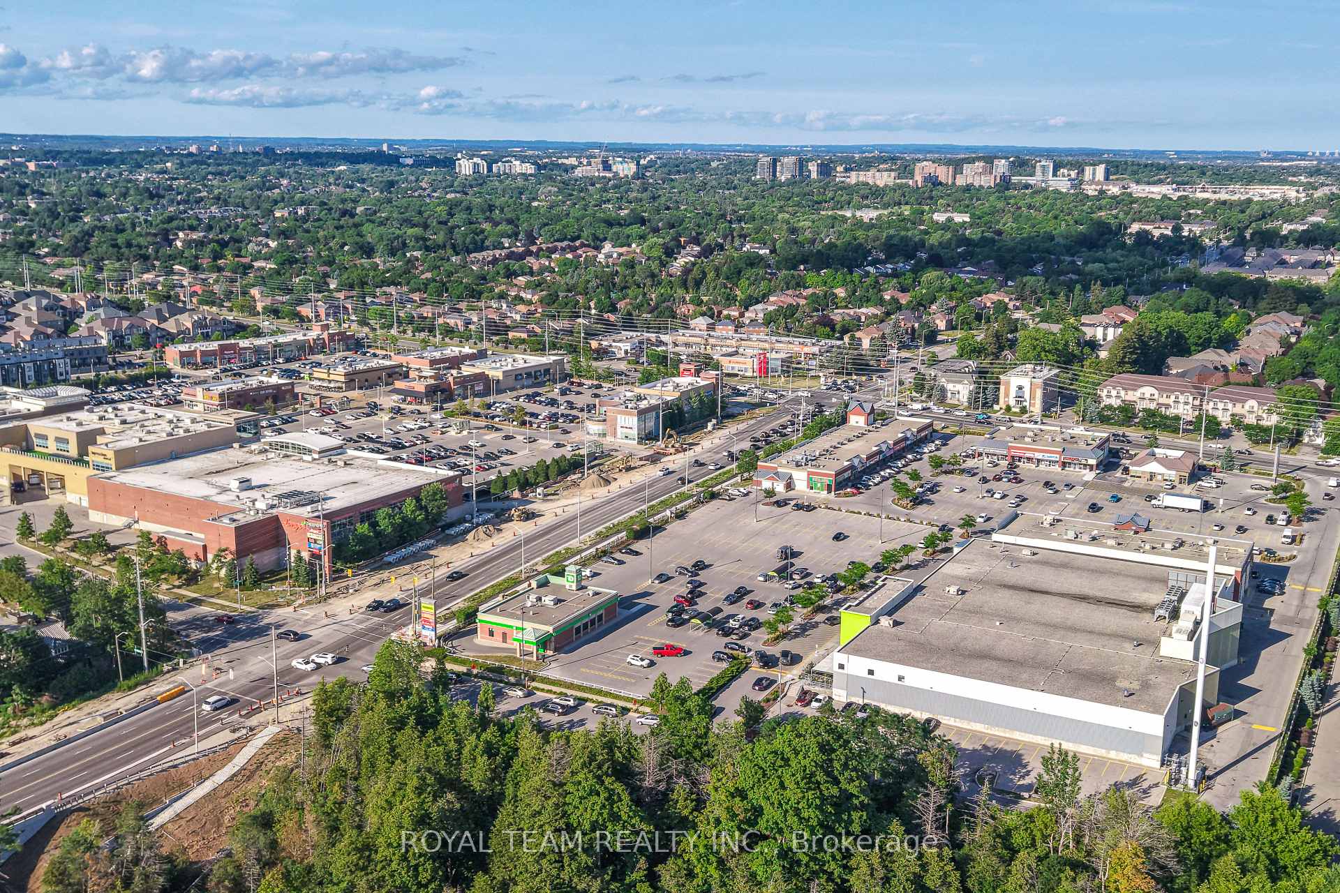 Photo 39 of 299 Bathurst Glen Drive W, Vaughan, Patterson — HOMEH