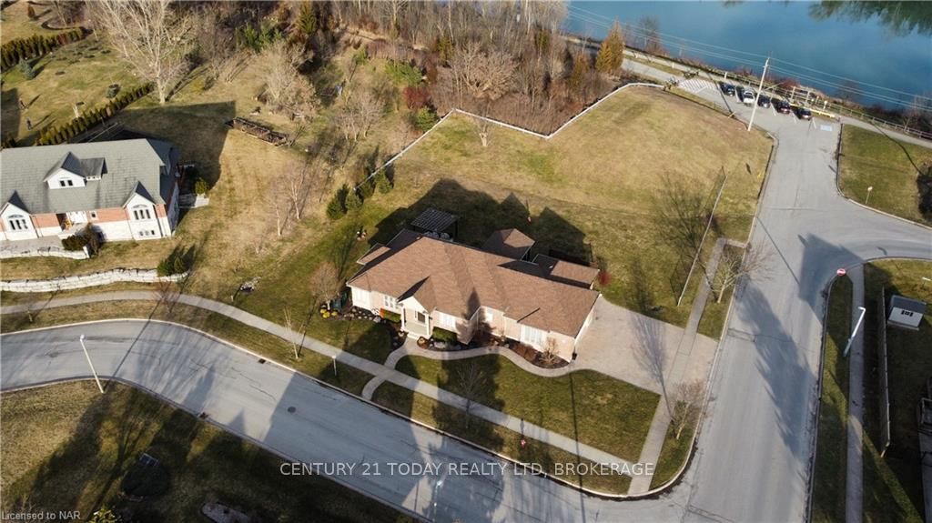 Photo 13 of 14 Adah Court, Welland, Prince Charles — HOMEH