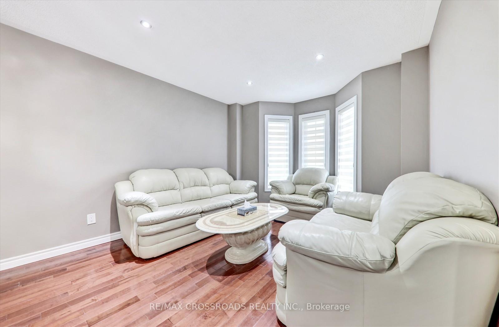Photo 12 of 33 Greenhalf Drive, Ajax, South East — HOMEH