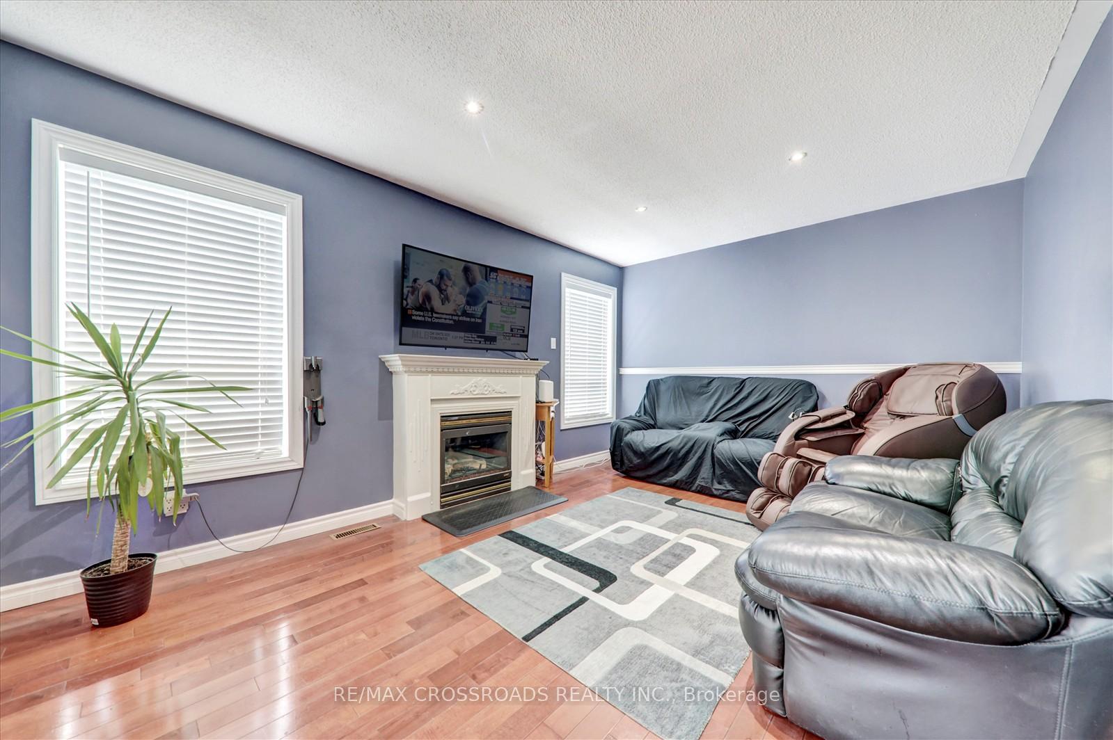 Photo 10 of 33 Greenhalf Drive, Ajax, South East — HOMEH