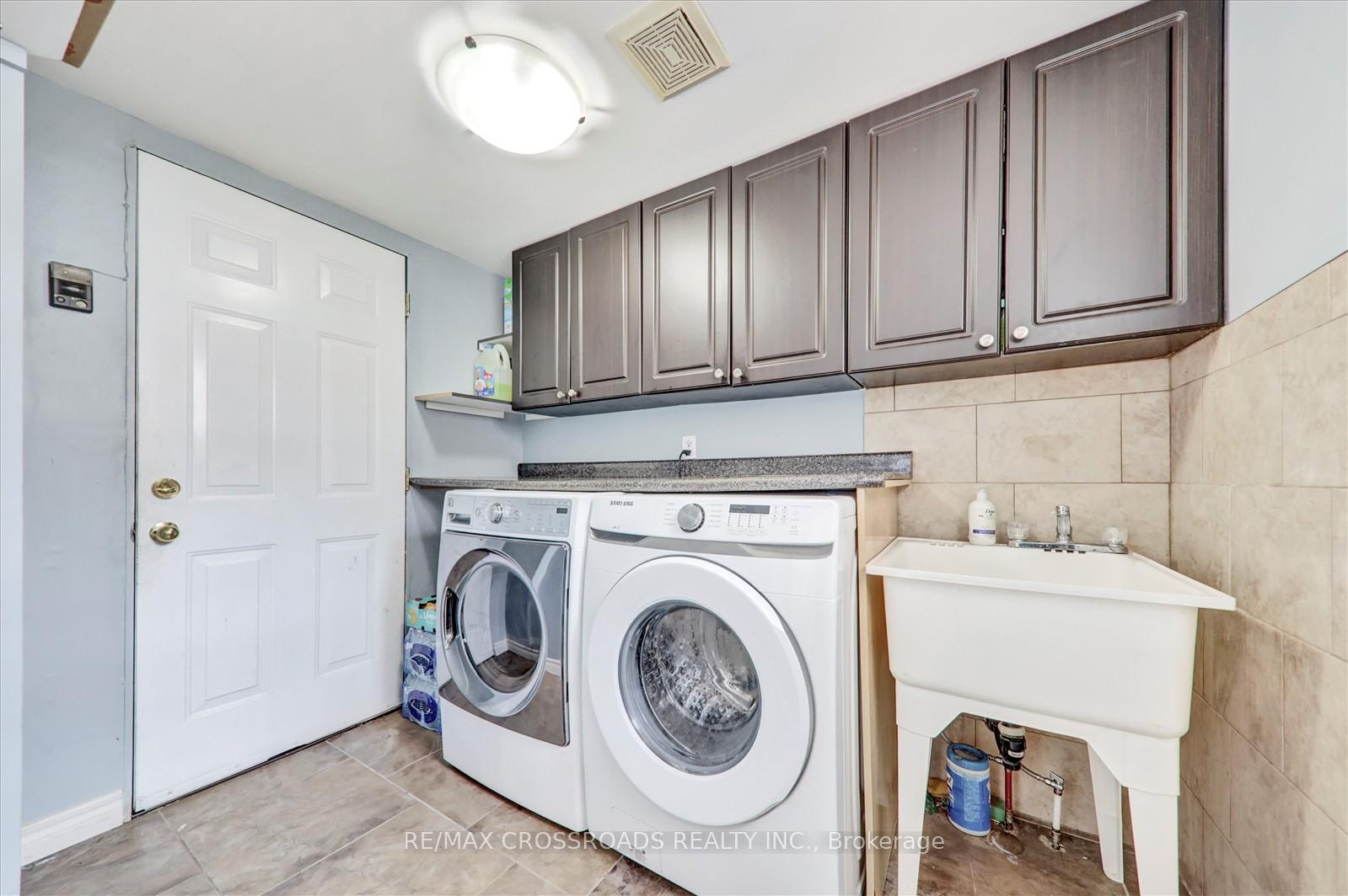 Photo 11 of 33 Greenhalf Drive, Ajax, South East — HOMEH
